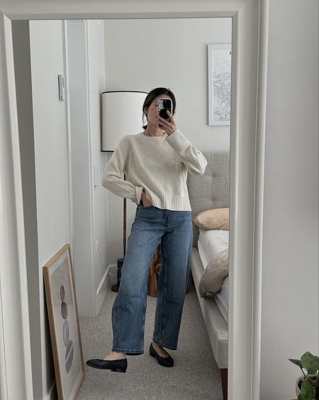 Sweater: Everlane cashmere. Tts
Jeans: Everlane curve jeans  need to size up one size. 