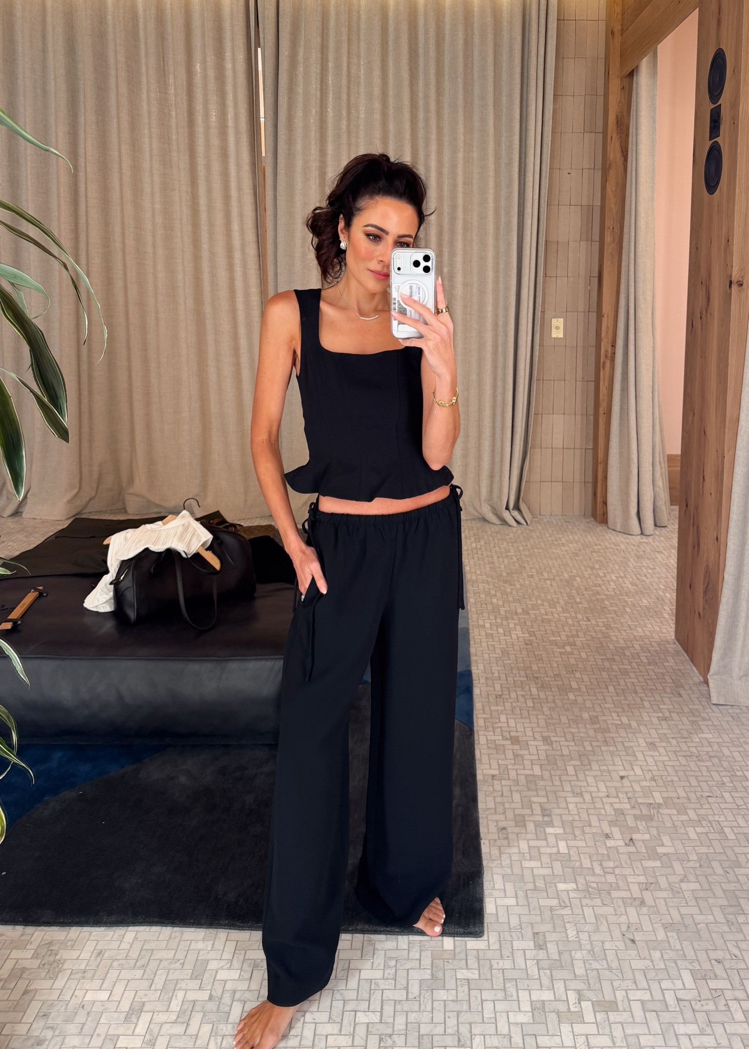 Aritzia 🖤🖤

Top XS 
Pants I sized up to a 2 for looser fit 




Ariitzia, spring, style 

#LTKOver40 #LTKSeasonal