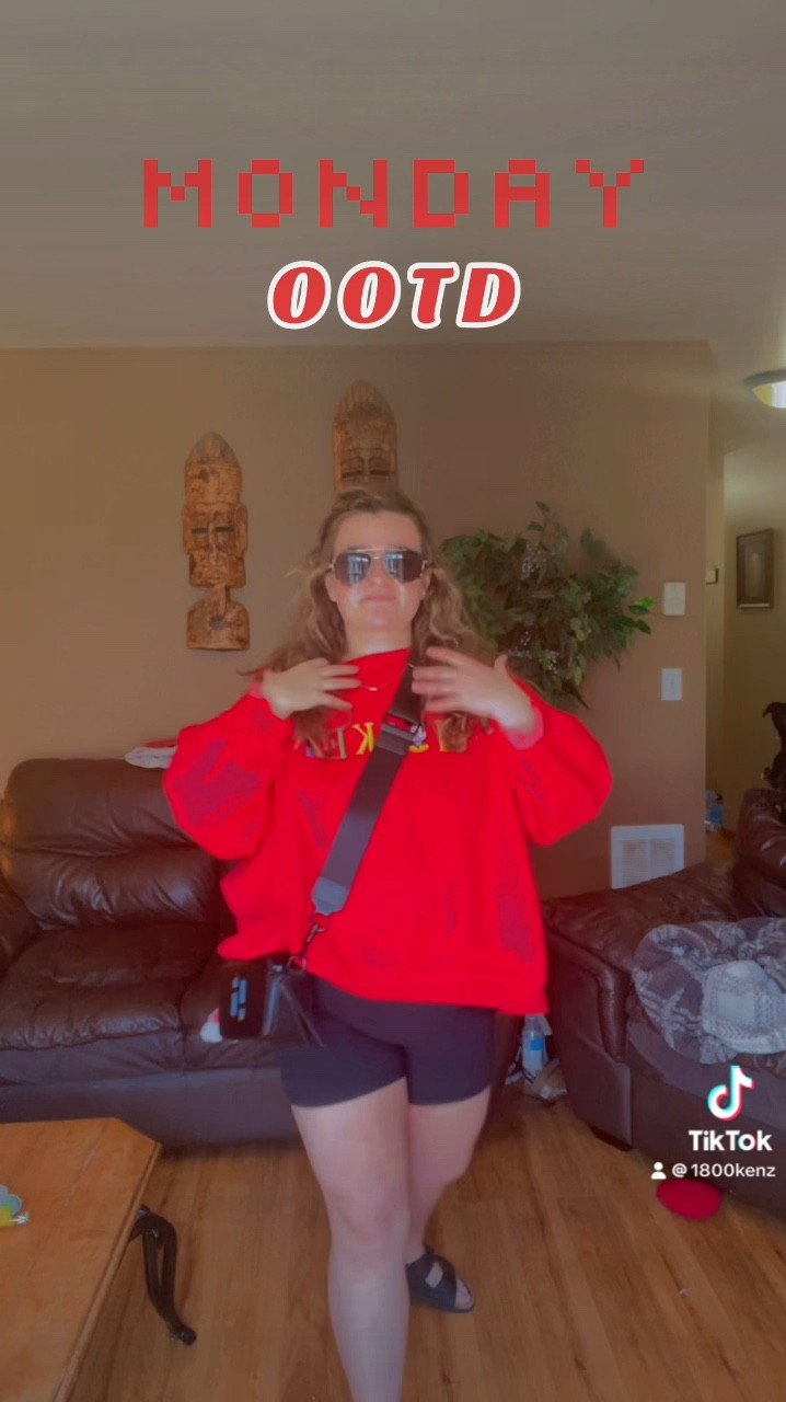 OOTD Vintage Disney 

#LTKPlusSize #LTKStyleTip #LTKMidsize