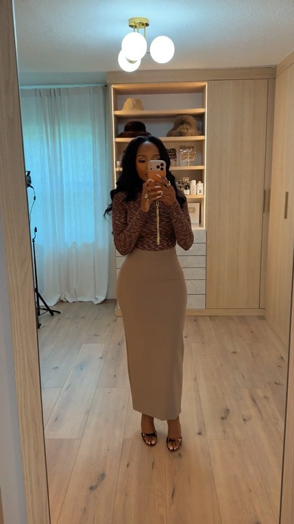 Fall workwear outfit 🍂🤎

fall work outfit, women’s workwear, office outfit ideas, business casual outfit, printed long sleeve top, black midi skirt, fitted midi skirt, fall office style, chic work outfit, professional women’s fashion, petite workwear, work to dinner outfit, elevated basics, classy fall outfit, fall fashion 2026

Wearing: Size Small | 5’4” | 140 lbs | 34D-27-40

Download the FREE LTK app & follow @kirasfashionfinds to shop all my daily finds.

#LTKPetite #LTKWorkwear #LTKStyleTip