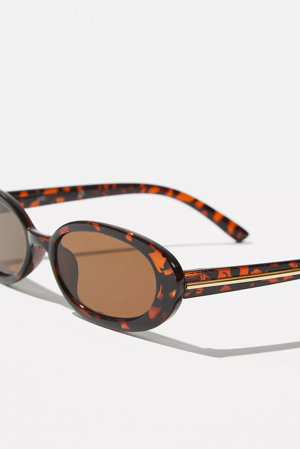 UO – Ovale Sonnenbrille „Kat" | Urban Outfitters (EU)