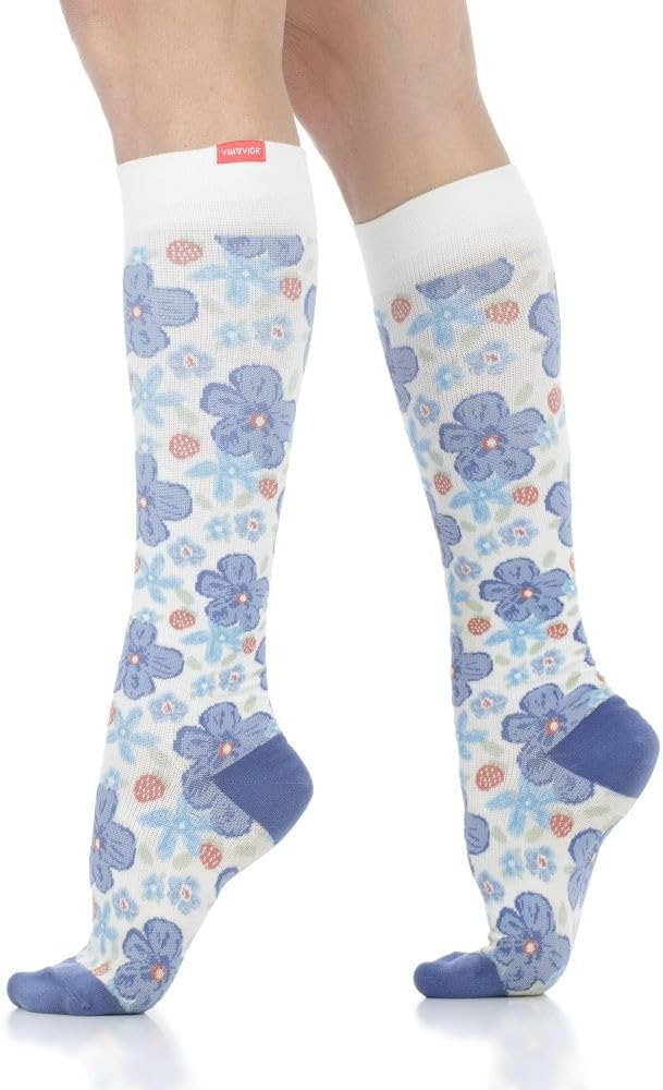 VIM & VIGR Cotton 15-20 mmHg Graduated Compression Socks (Cream & Periwinkle Forget-Me-Nots, Larg... | Amazon (US)