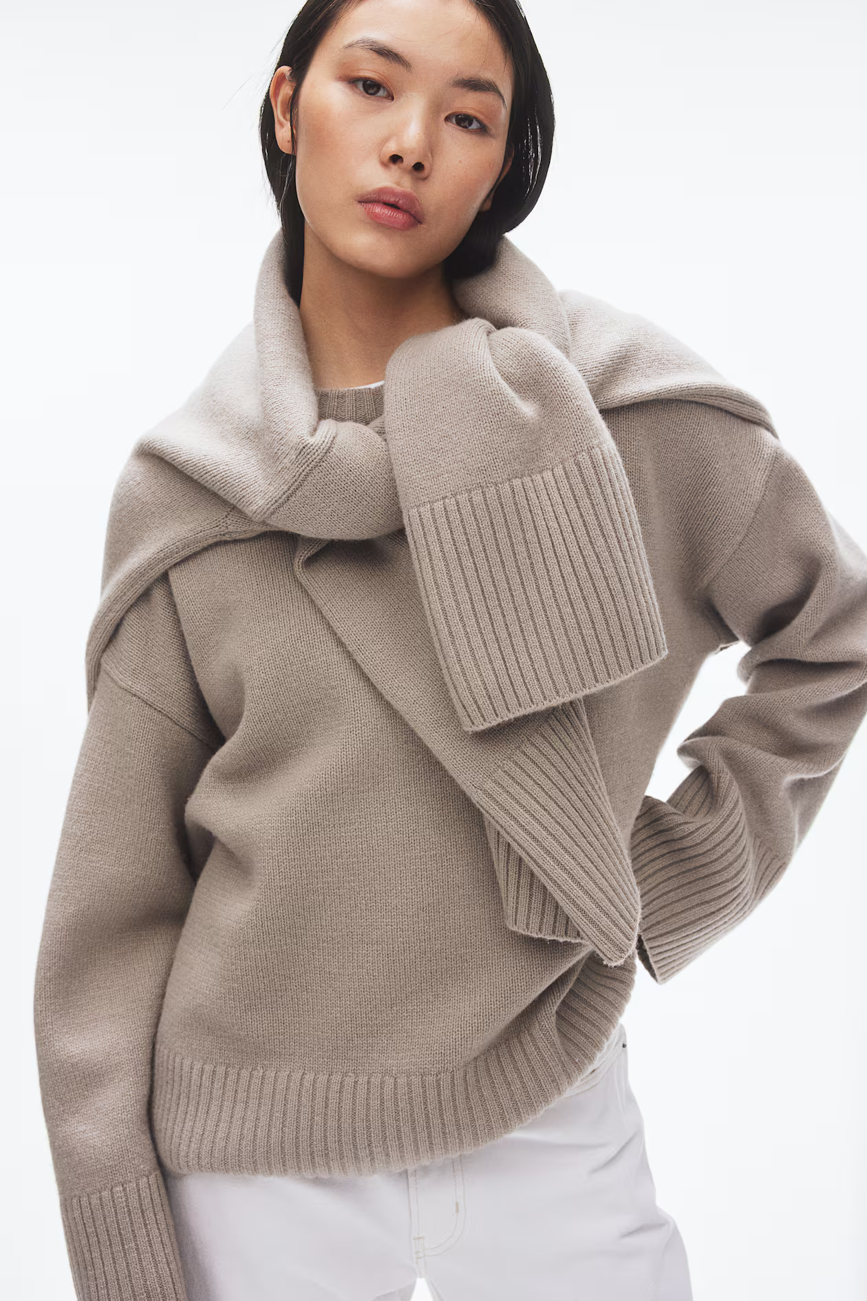 Oversized cashmere-blend jumper | H&M (UK, MY, IN, SG, PH, TW, HK)