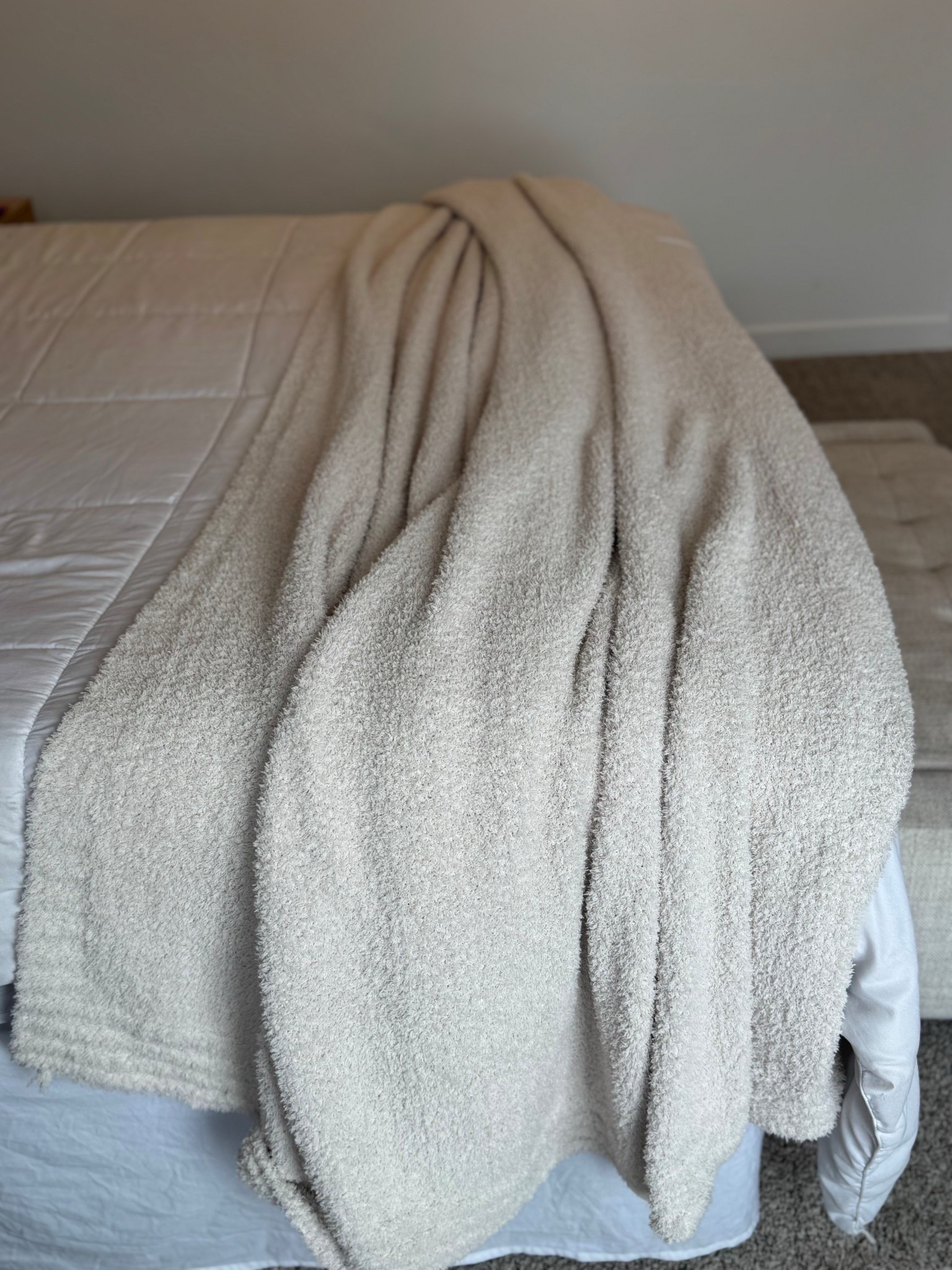 The best blanket and it’s huge!! Run and get yours comes in multiple colors 