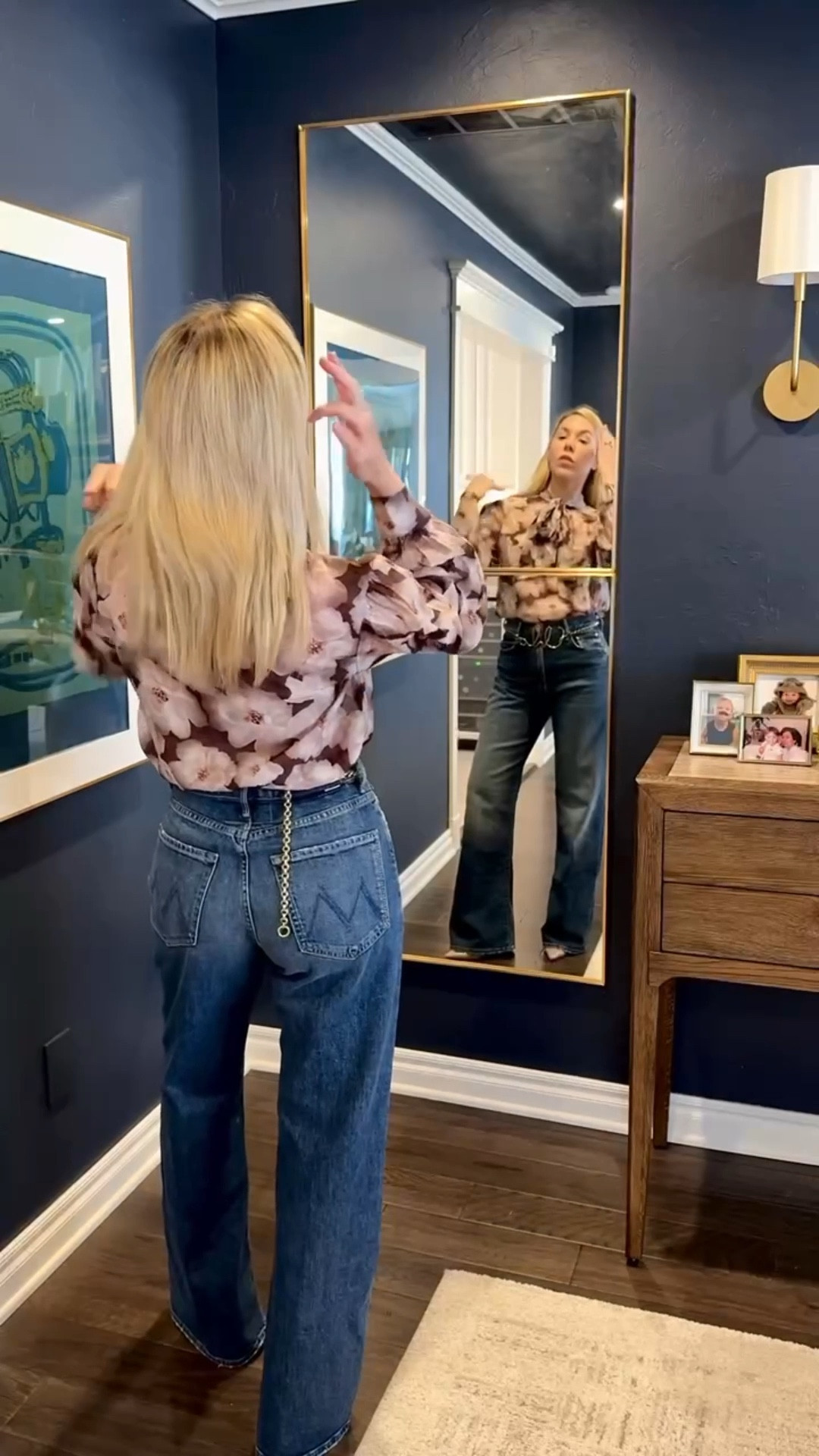 This floral top is so cute and a little cropped BUT perfect for tucking in.


Mother jeans 
Fall outfit 
Chloe belt 

#LTKItBag #LTKStyleTip 

#LTKFindsUnder100 #LTKSaleAlert #LTKootd #LTKSeasonal