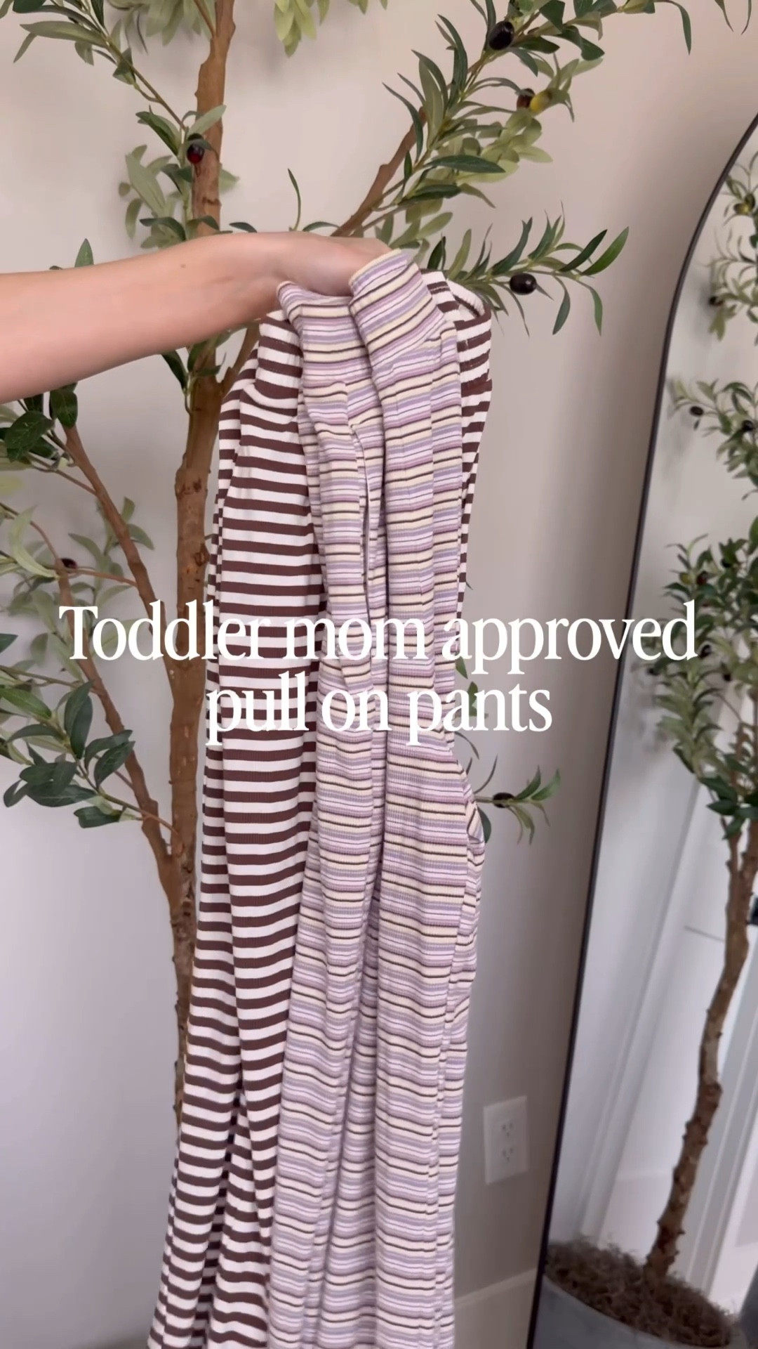 The comfiest, stretchiest pull on pants you will want to wear around the house and out and about! On sale this weekend!

Abercrombie style, toddler mom outfits, pull on pants, Abercrombie finds, striped pants, outfit idea @abercrombie 