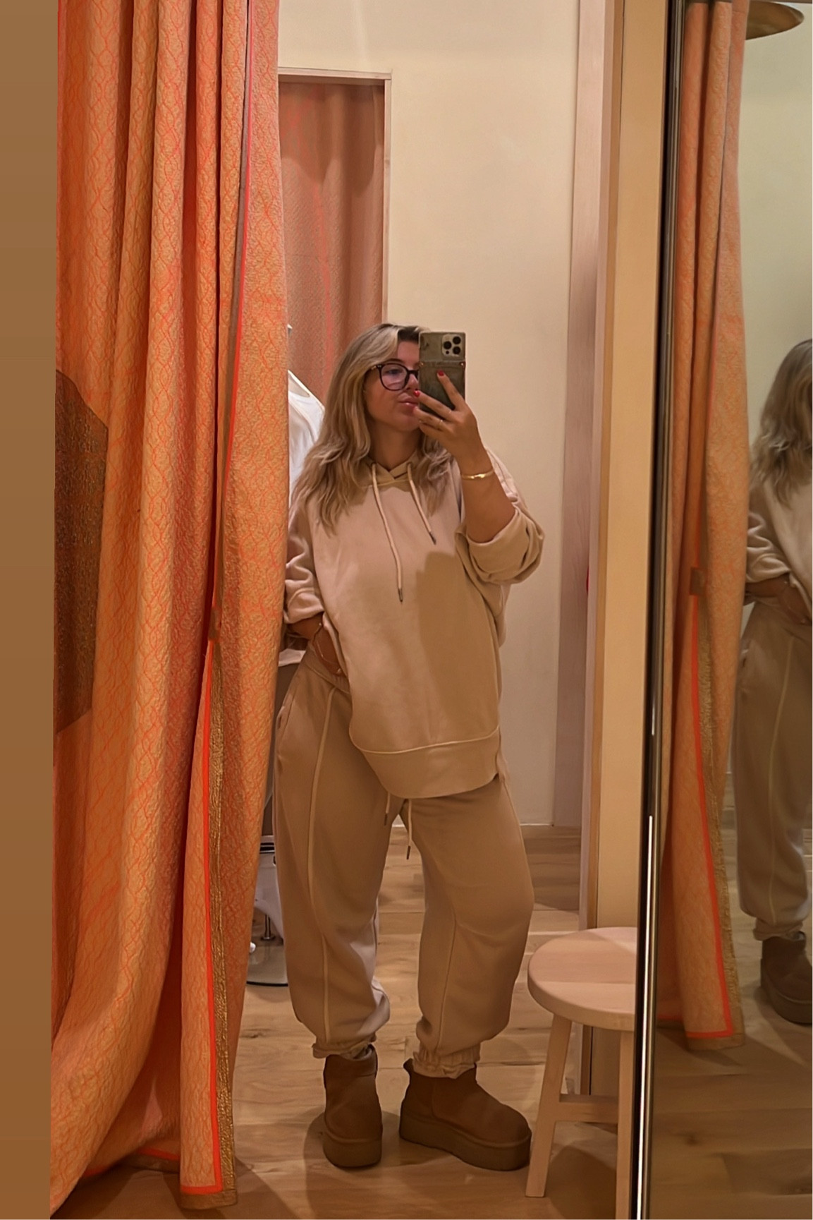 old work ootd

set sizes the in both for extra baggy