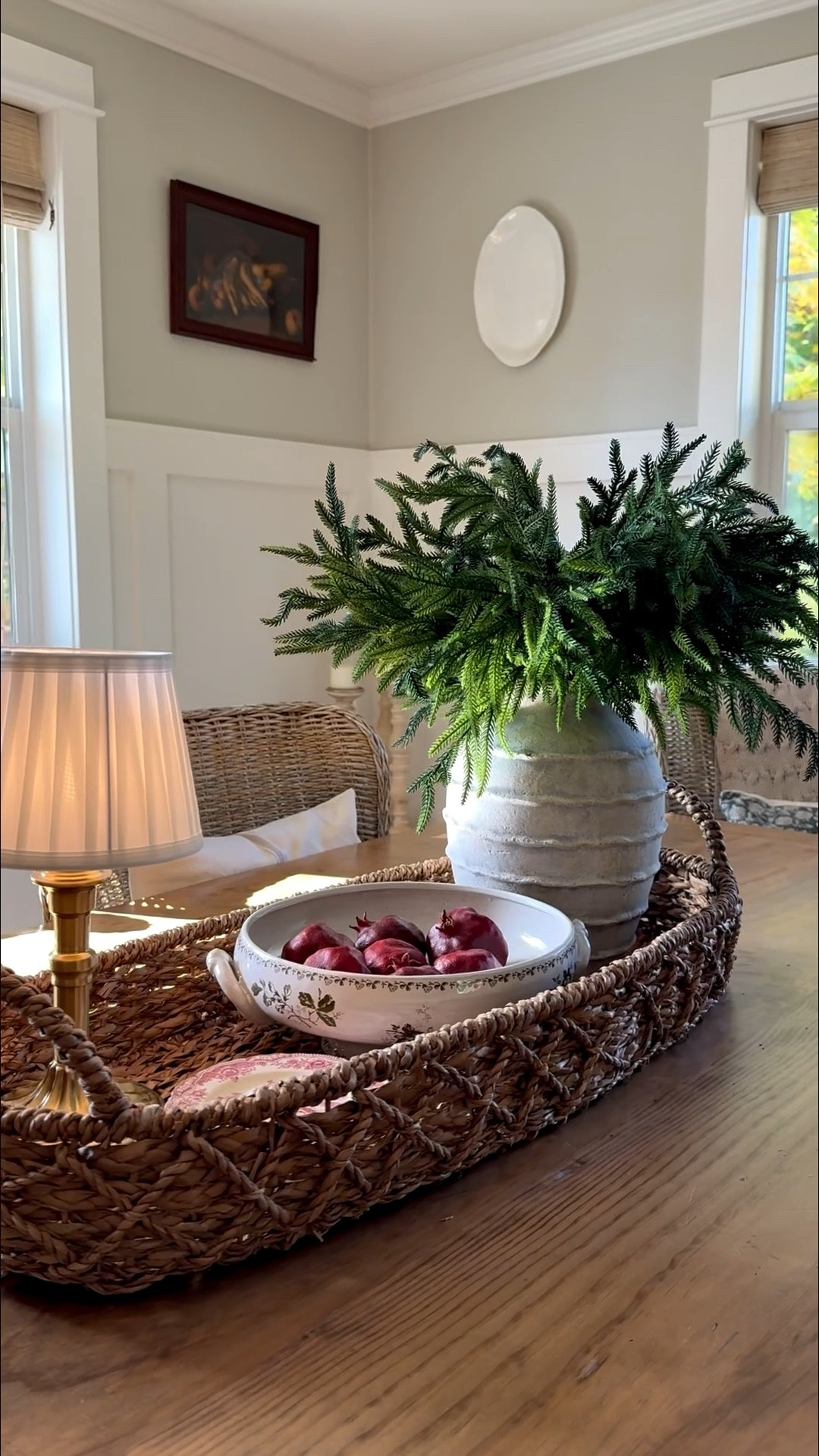  Create effortless holiday charm with this easy Christmas centerpiece! Featuring a charming cottage basket tray, a beautiful olive pottery vase filled with real-touch or folk stems, and a vintage heirloom compote bowl with dried pomegranates, this arrangement blends rustic elegance with timeless holiday warmth. Add a rechargeable wireless lamp for soft, glowing light—perfect for creating a cozy, festive vibe in any room. 🎄✨ 