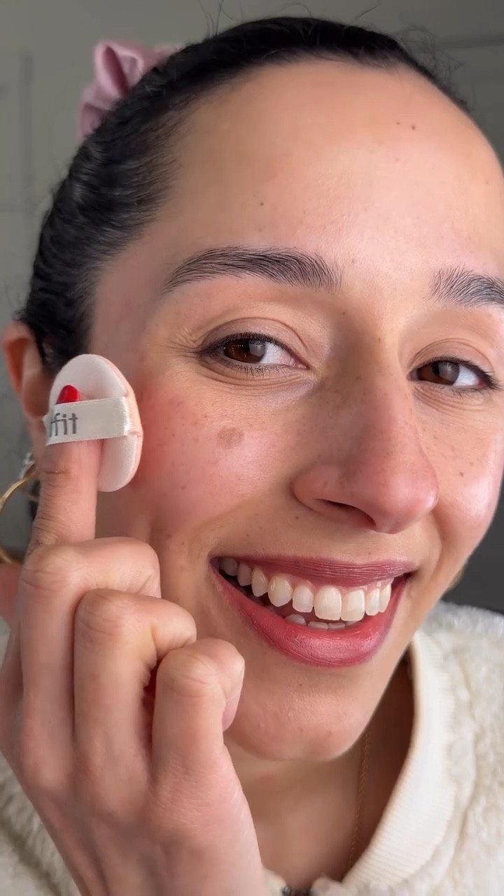 Fluffy texture and velvet finish. 💖 
The perfect Bloom Pink blush for that soft, blurred K-beauty flush 💗

P02 Bloom Pink 

@tfit.global 

#tfit #tfitgb #dewymakeup #kbeauty #bloompinkblush