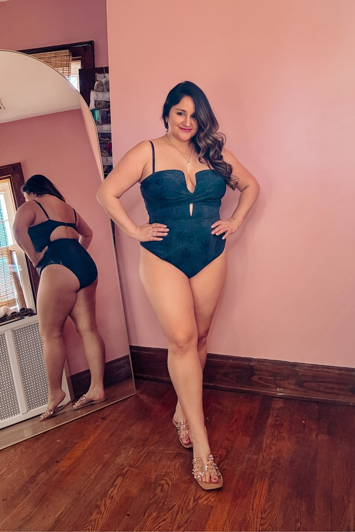 Midsize swimsuit haul from Cupshe! 👙

Wearing an xl I recommend going tts or sizing up one!

The navy blue one piece has adjustable straps and a gorgeous subtle floral print with sparkle!

Tummy control swimsuit
Midsize
Curvy
Bathing suit
Bikini
Vacation outfit
Swim coverup 

#LTKmidsize #LTKswim