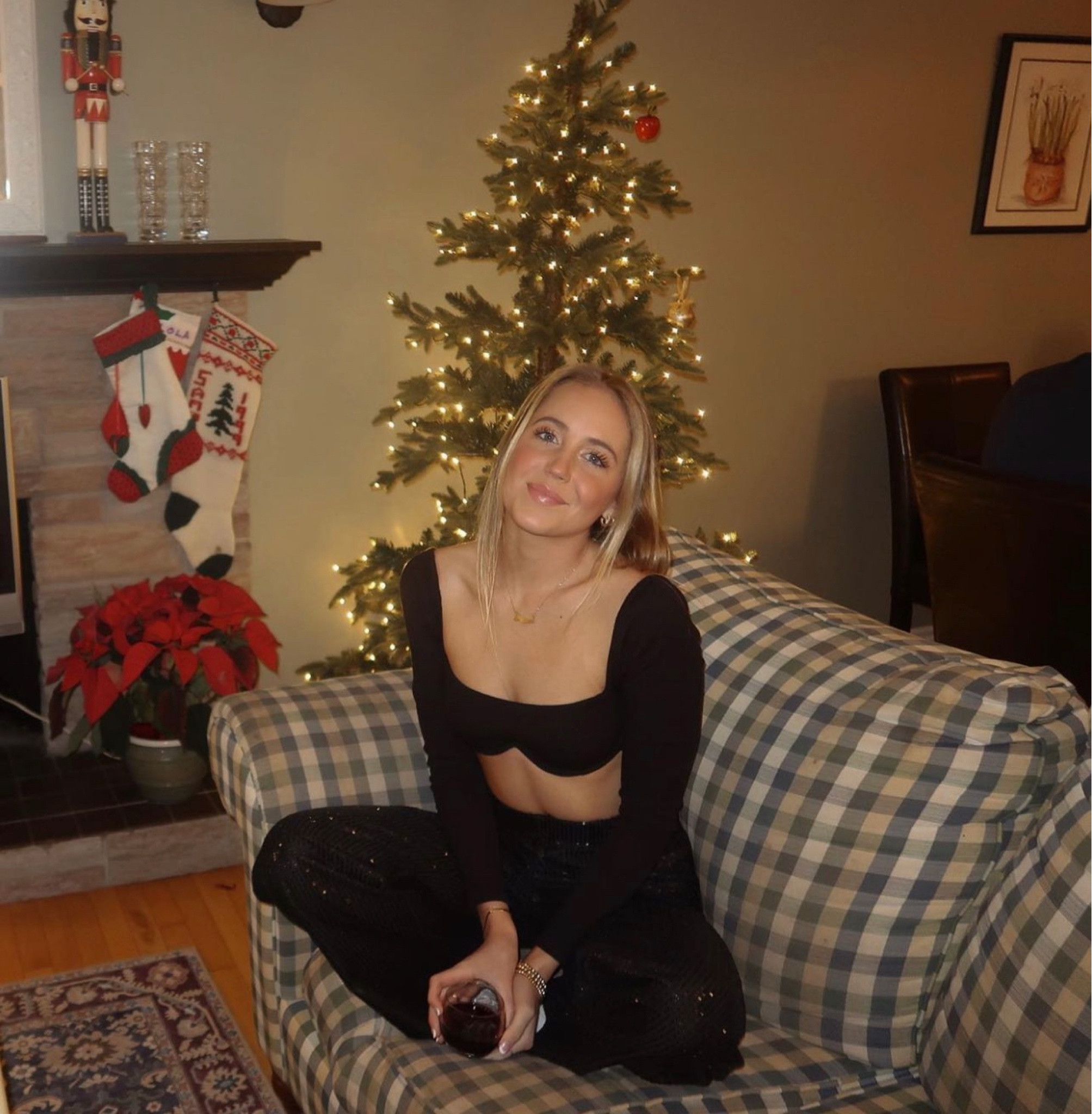 Wearing a 4 in this top

#LTKunder50 #LTKSeasonal #LTKstyletip