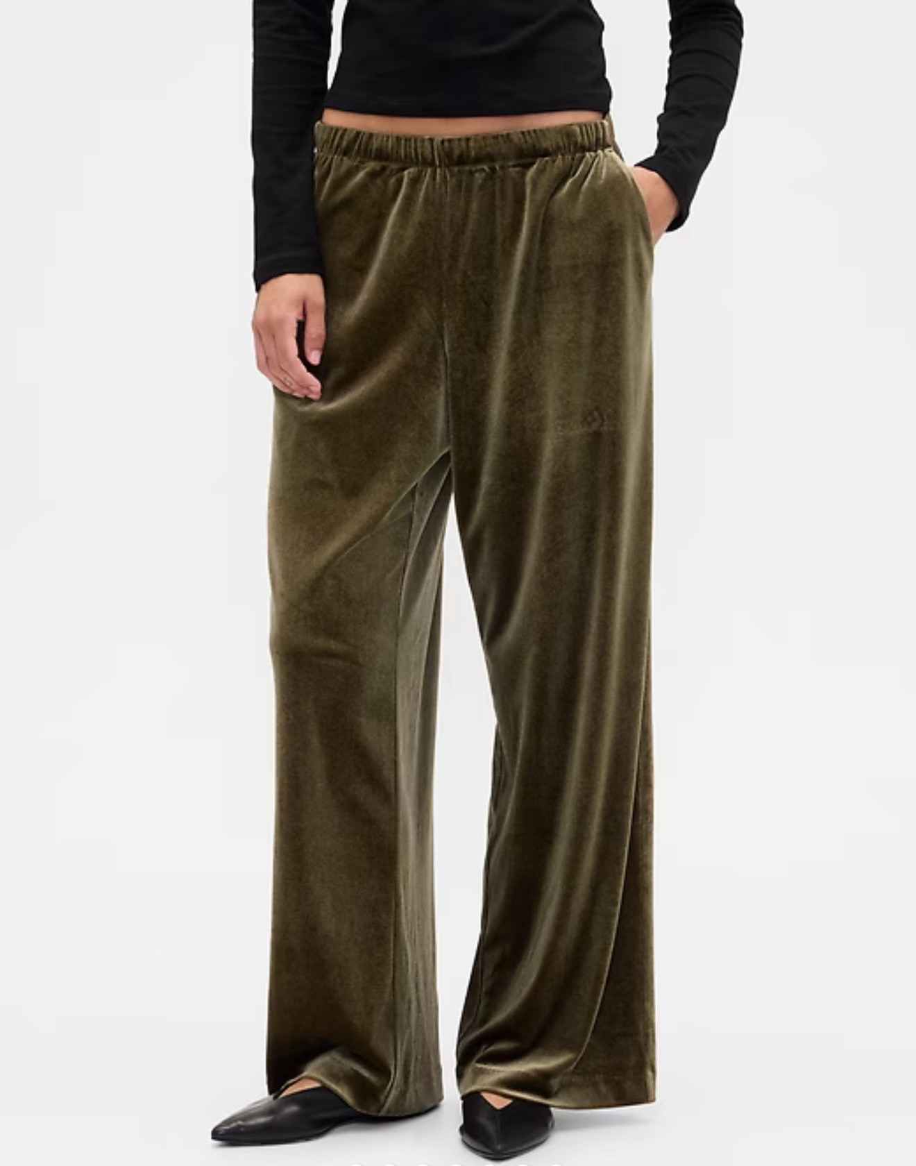 Velour is back — and better than ever 💫 These Recycled Pull-On Velour Wide-Leg Pants from GAP are soft, sustainable, and seriously comfy. Featuring an elastic waistband, wide-leg silhouette, and luxe texture that’s perfect for lounging or dressing up. Cozy meets elevated ✨


#LTKStyleTip #LTKHoliday #LTKGiftGuide