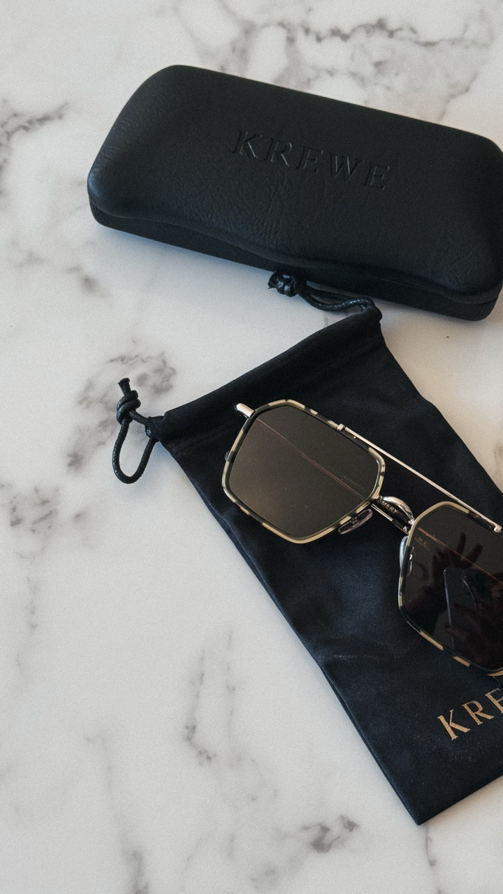 I haven’t loved the way aviators looked on my face shape, but I found a great alternative and had to share😎

Comment ‘SHOP’ to grab the link

#krewe #krewesunglasses #sunglasses #aviatorsunglasses