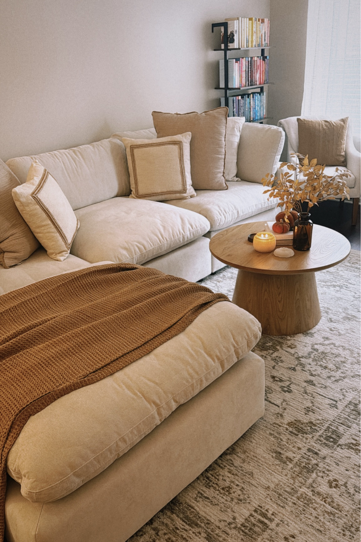 The coziest fall living room 😌

#LTKSeasonal #LTKHome