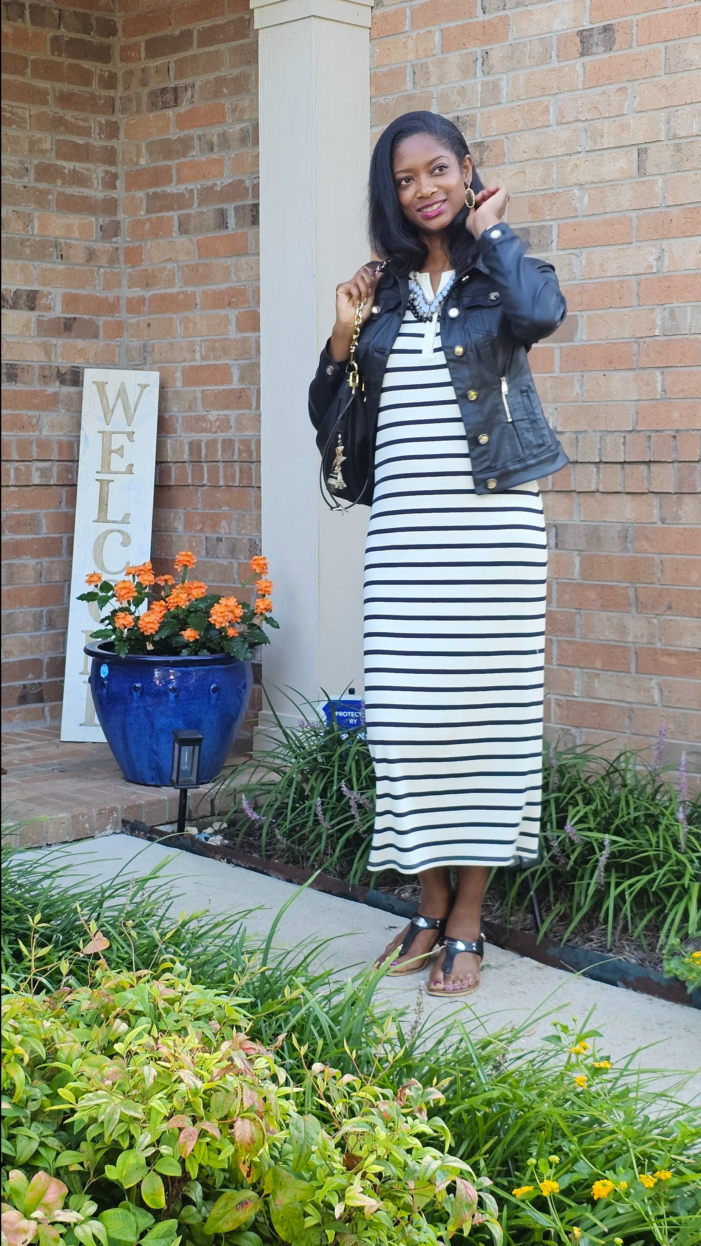 Sorry for being MIA for a while. It's been a very emotional two weeks. I will tell you all about it in tomorrow's instastories. For now, it's easy stripes to begin the work week*#teacherootd #teacherstyle #teacherlook #express #expressfashion #expressyou #stripes

#LTKFindsUnder100 #LTKWorkwear #LTKOver40