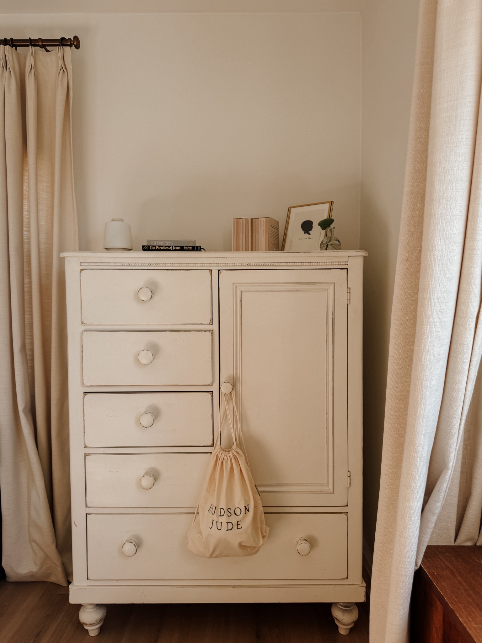 Little bedroom corners 🤍


little boy’s bedroom | bedroom refresh | spring refresh | spring cleaning | boys bedroom | simple bedroom ideas | toddler bedroom | little boys 

#LTKKids #LTKHome #LTKstorytime