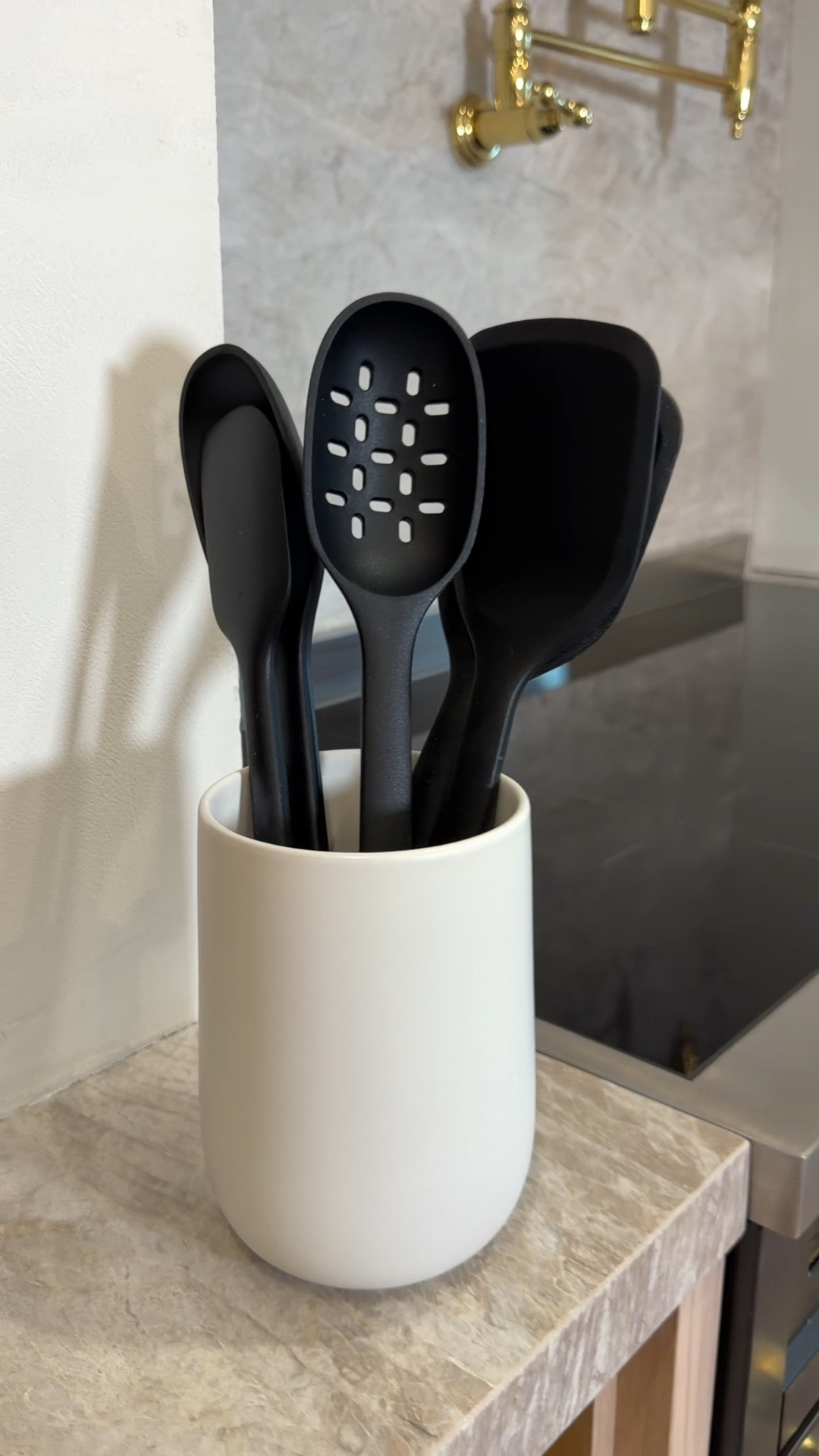 Scroll to shop! ✨ My favorite kitchen tools. Everything is linked below.👇🏾

Desliza para comprar. ✨ Mis herramientas de cocina favoritas.

📲 Download the free LTK app & follow me @kirasfashionfinds to shop all my daily finds.

#LTKmomlife #LTKHome #LTKvlog