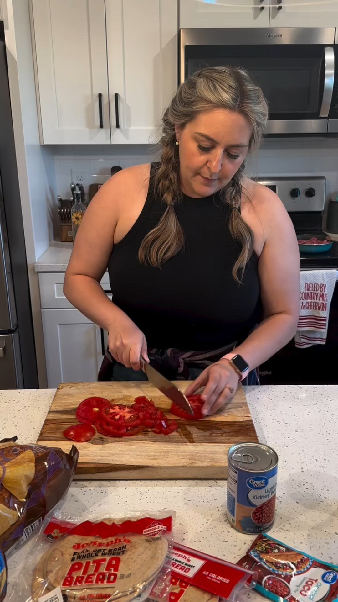 Some of my favorite things in the kitchen!! What are your kitchen necessities?!

#thearthurs #arthurfarmhouse #homecooking #kitchenneeds #kitchennecessities #sunshinekitchen #sunshinewithawhisk #cookingwithsunshine