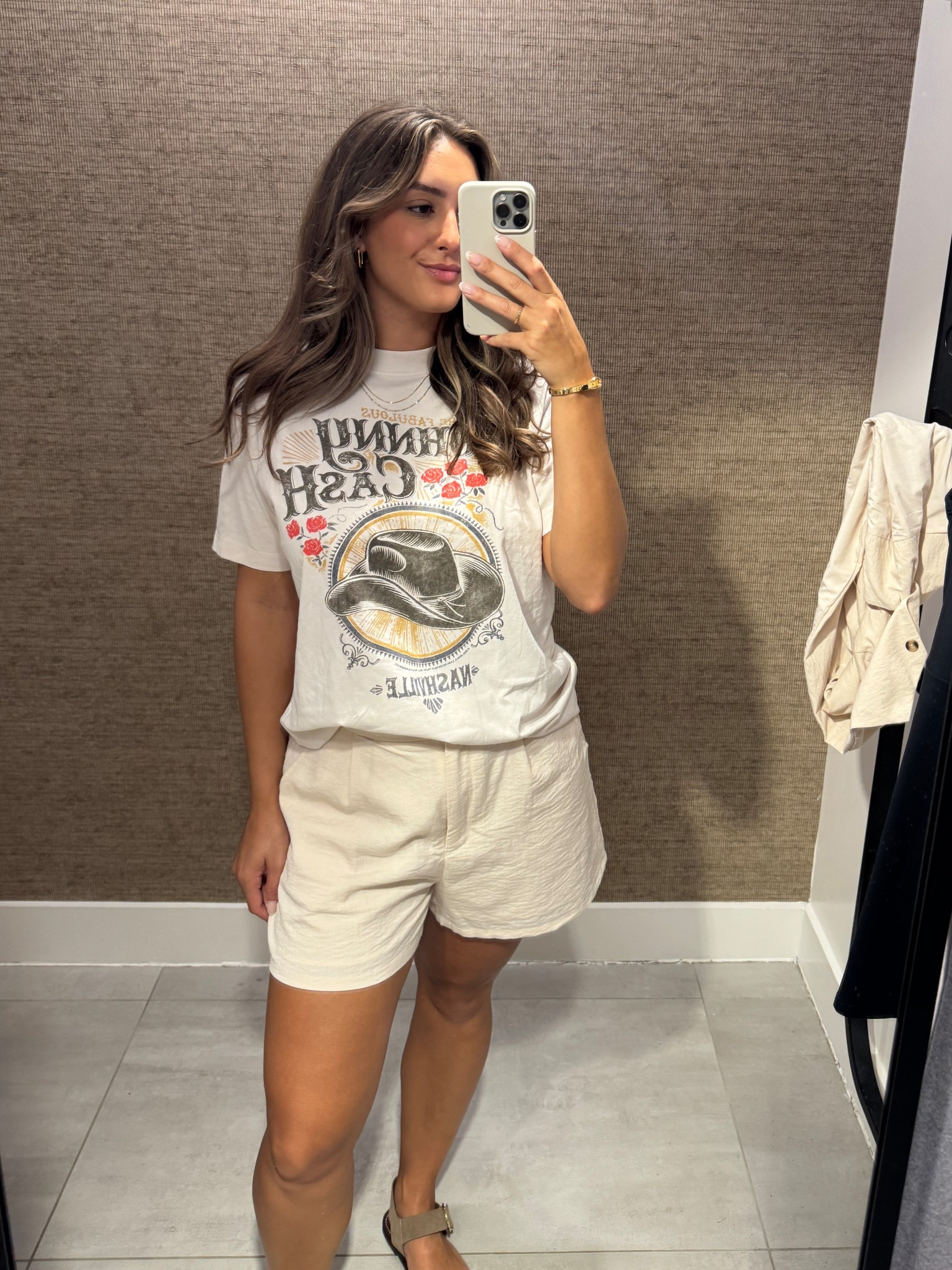 New graphic tee at Abercrombie! Perfect for country concerts! 

#LTKSaleAlert #LTKFindsUnder50 #LTKStyleTip