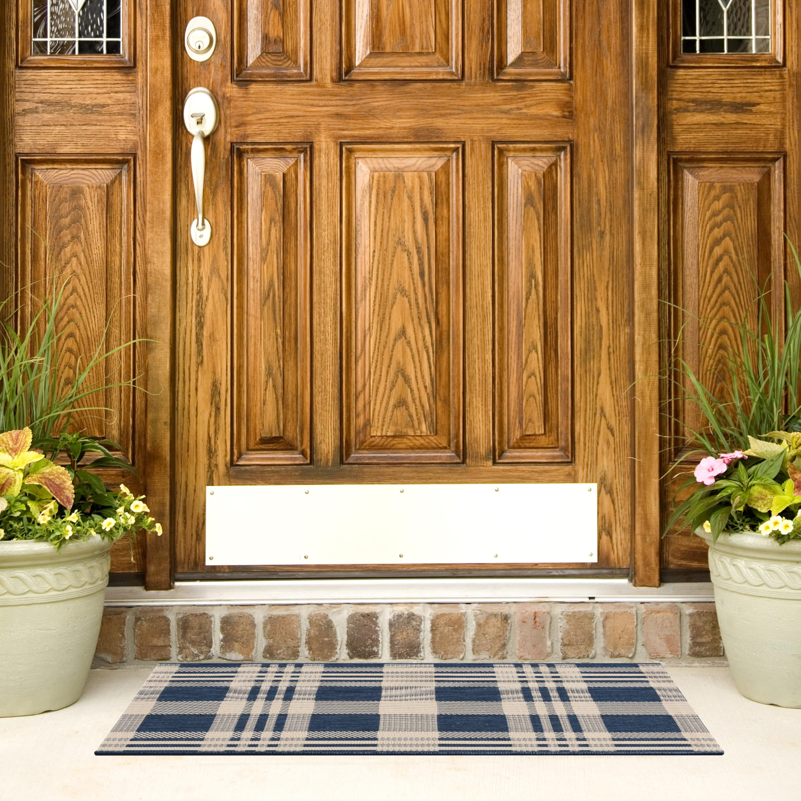 SAFAVIEH Washable Rug Outdoor Courtyard Collection - 2'7" x 5', Navy & Beige, Plaid Pattern, Non-... | Amazon (US)