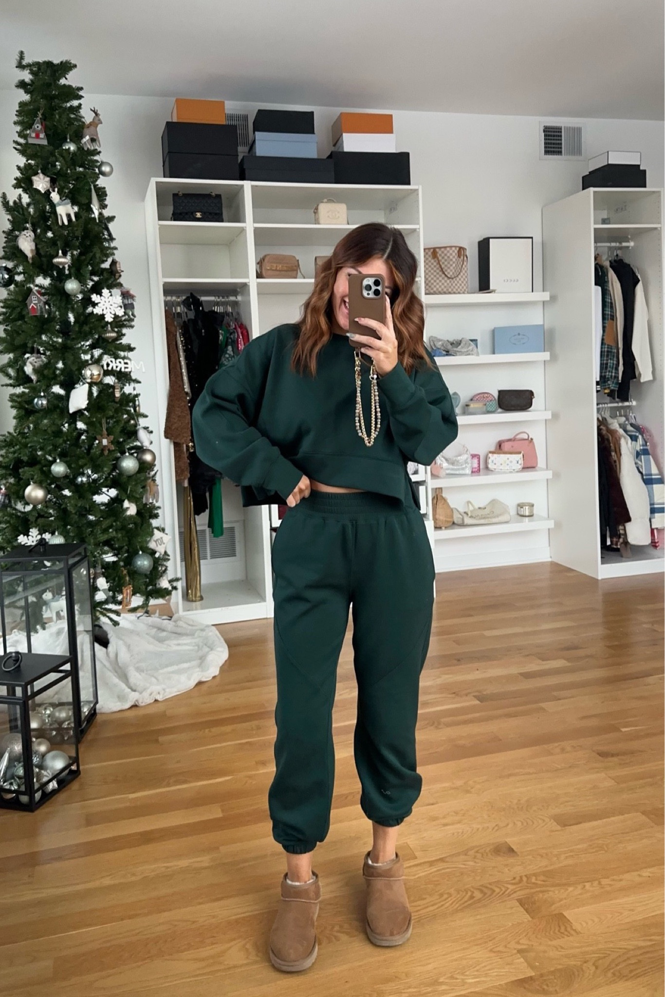 Abercrombie sweatpants comfy outfit ideas 

#LTKstyletip #LTKfit #LTKSeasonal