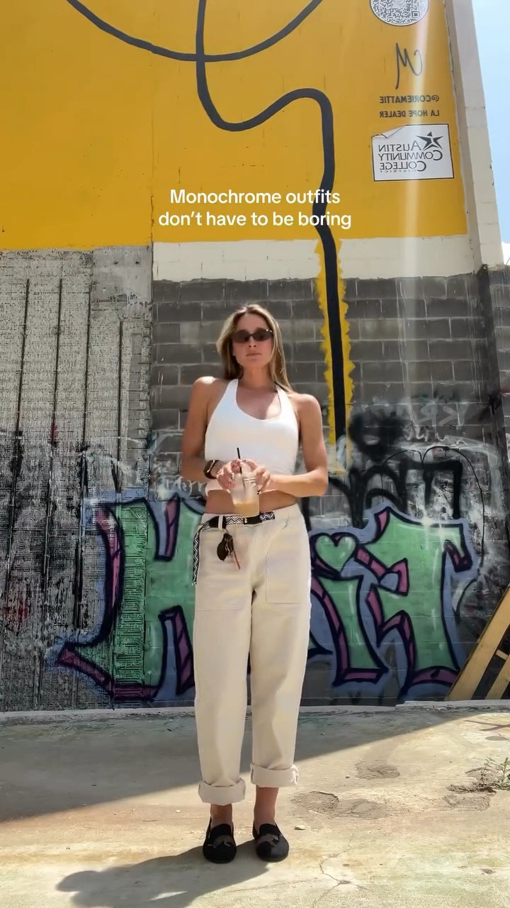 A graffiti wall is the best accessory 🤘🏽⚡️💚

#ootd #tomboyfemme #tomboygirlstyle #styleideas #summeroutfitinspo