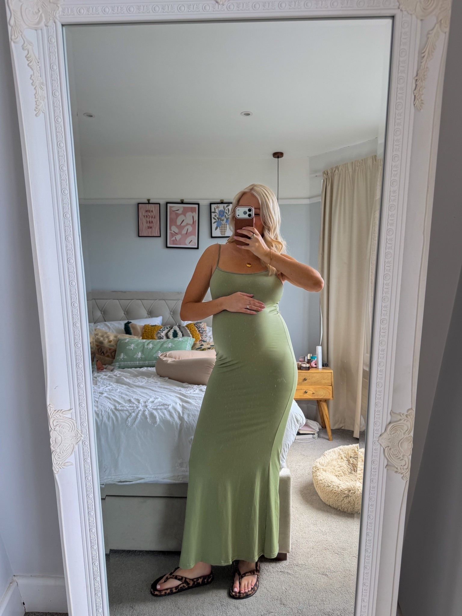 30 weeks pregnant! Stretchy dresses for the win atm lol xx