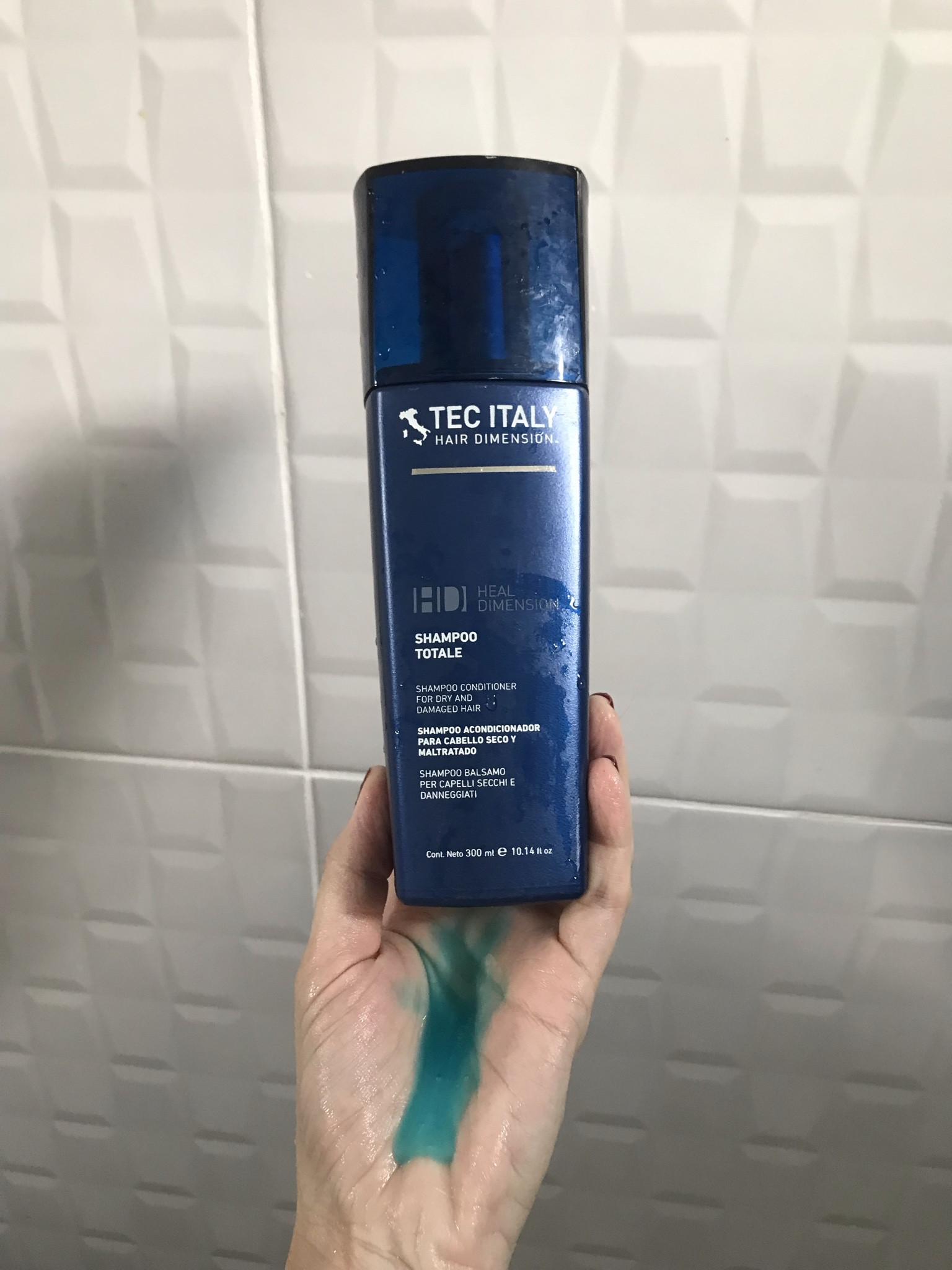 O shampoo perfeito existe!
Meu cabelo é oleoso na raiz e nas pontas ele não é seco nem oleoso e esse shampo deixa ele perfeito, alinhado! Sem frizz 


#LTKbrasil #LTKbeauty
