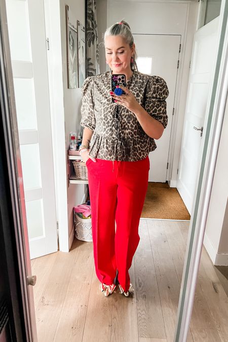 Ootd - Tuesday. Leopard print blouse with ties and puff sleeves. Red trousers (Raizzed, xl). Red socks and gold shoes with bows (Zara). 



#LTKeurope #LTKover40 #LTKworkwear