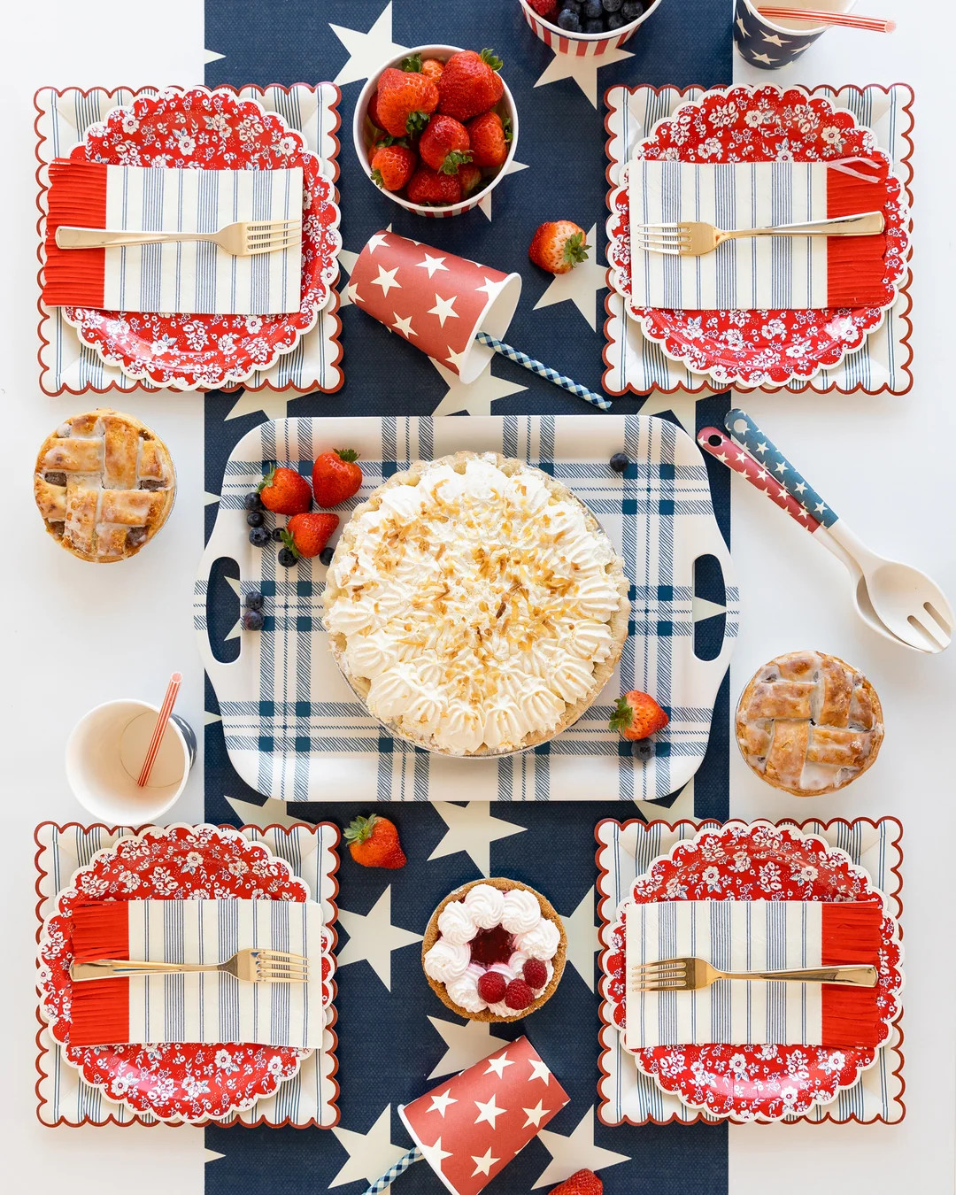 Striped Scallop Dinner Napkin | My Mind's Eye