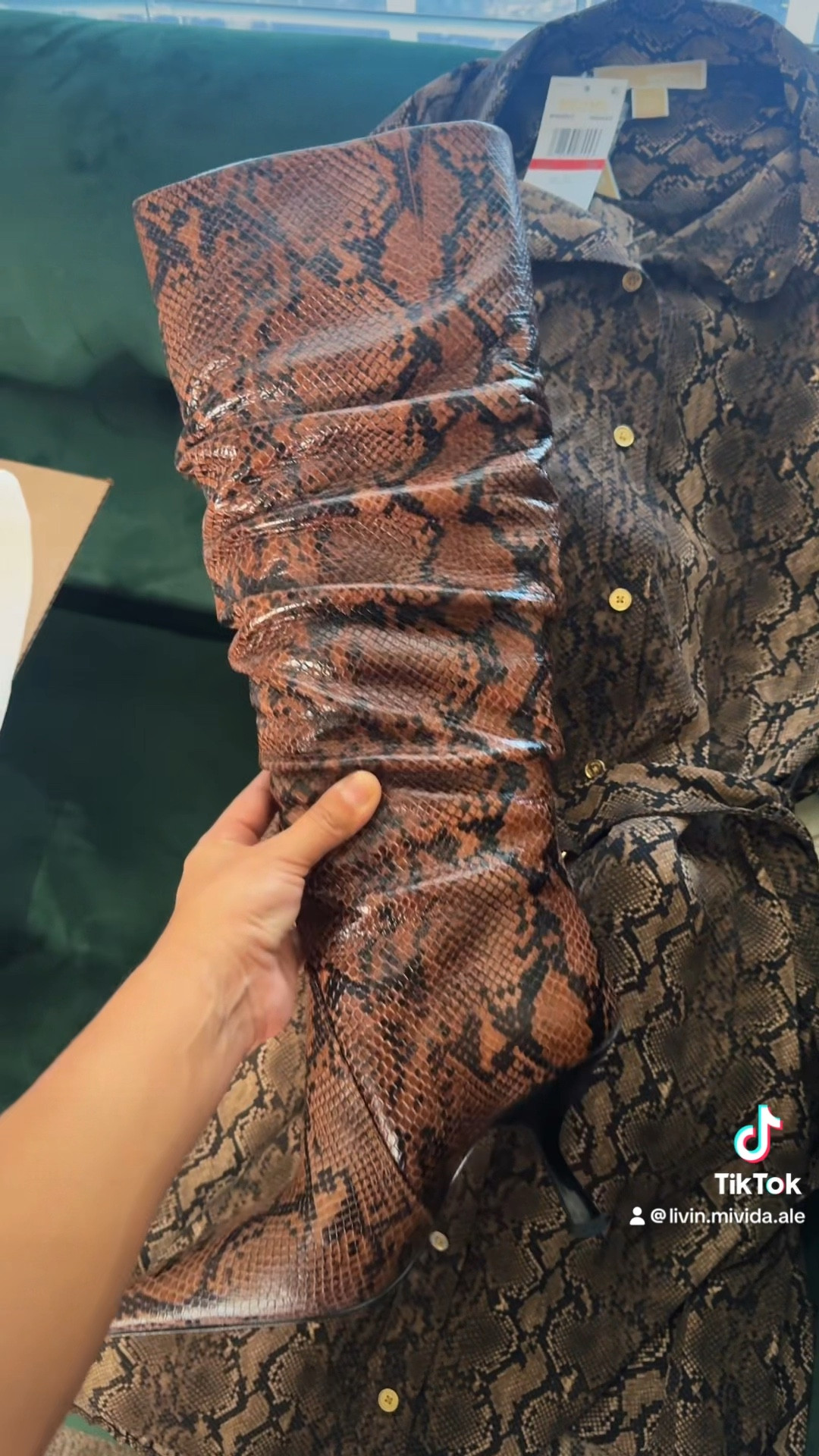 OMG @macys VIP SALE is wild!! 30% off site wide until October 7th! #Macys #MacysStyleCrew #MichaelKors @michaelkors #MKatMacys 

#LTKFindsUnder100 #LTKSeasonal #LTKVideo