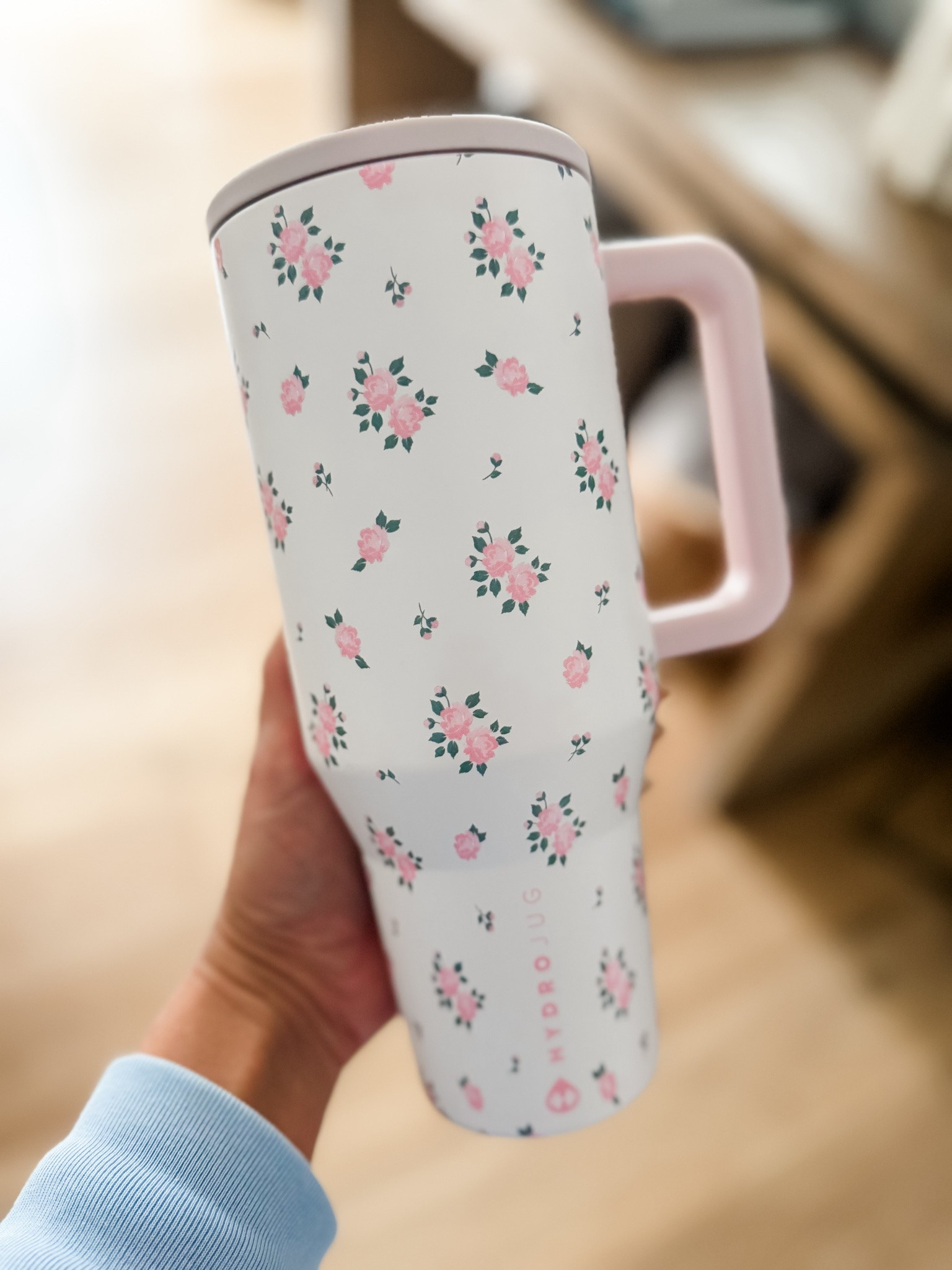 Okay, but how CUTE is this floral HydroJug?! 🌸💕 The prettiest little upgrade to my daily water obsession! The pink handle, vintage-inspired roses… I’m obsessed! Staying hydrated has never looked so cute! 💧

@hydrojug #ad