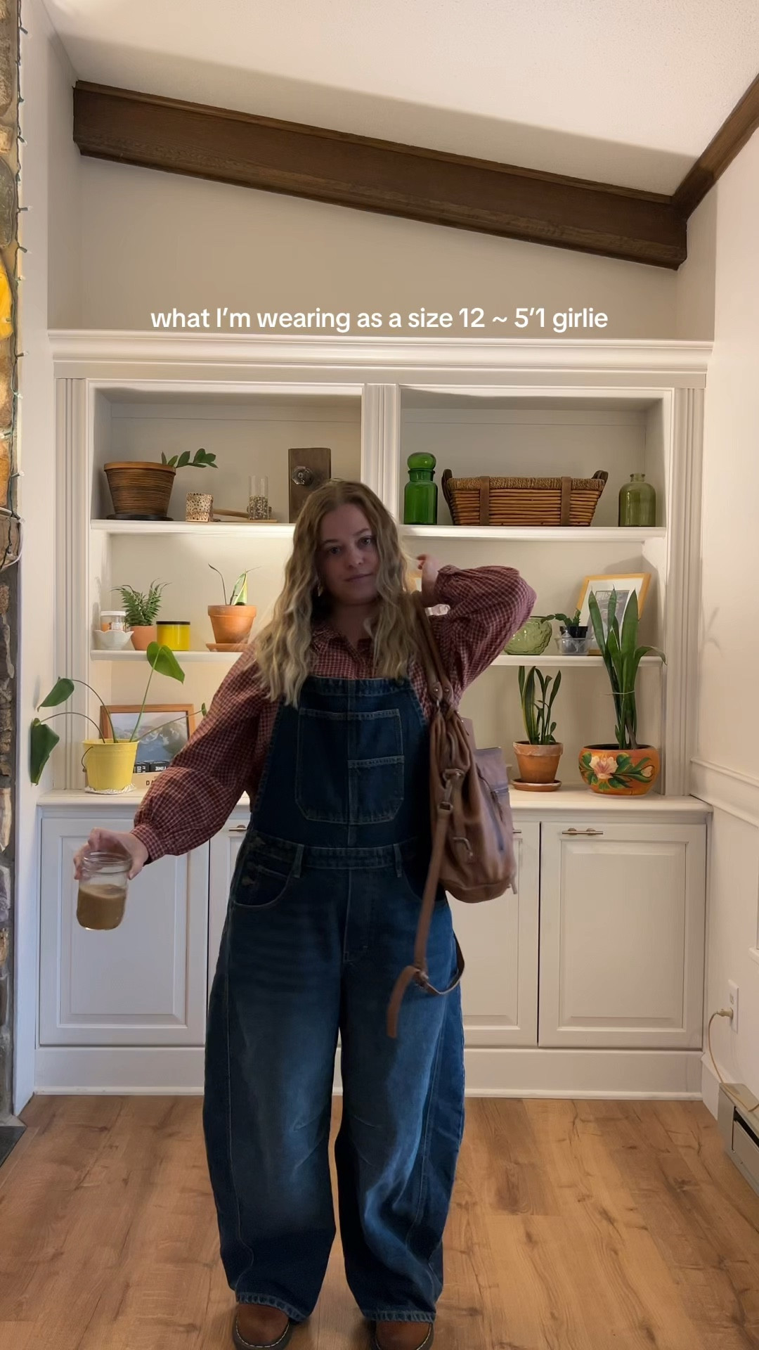 Everyone tell my husband it’s a good idea to get chickens… 😂 

@Free People @Old Navy @Dr. Martens 

#size12 #size12fashion #midsizeootd #midsizefashion #barreloveralls 