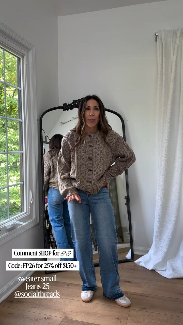 25% off $150+ @socialthreads w/ code FP26. 

Sweater small. Jeans 25.

#LTKSaleAlert #LTKOver40 #LTKPetite