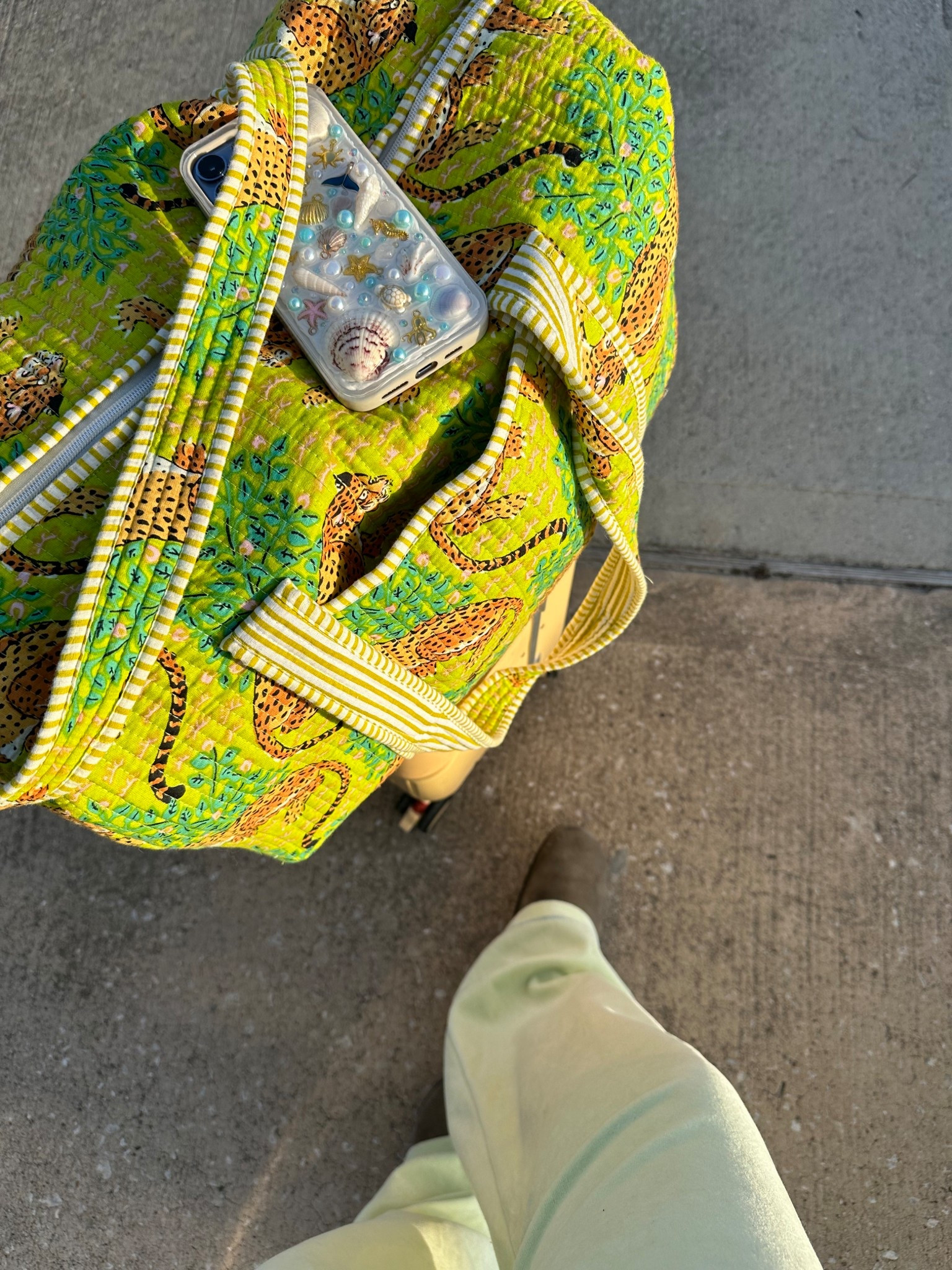 closest similarity to my duffle bag from Thailand song with my exact current phone case! ￼

#LTKvlog #LTKTravel