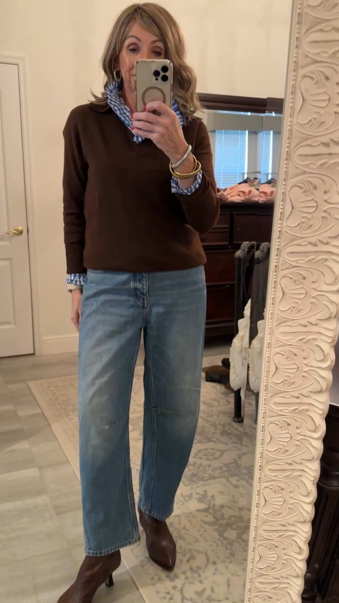 Everyday style that still feels polished ✨
I layered a classic sweater over a crisp shirt, added comfy straight-leg denim, and finished the look with sleek ankle boots. Perfect for errands, lunch dates, or just feeling put-together without trying too hard 🤍

👜 closet staples
👢 walkable heel
👖 flattering denim fit

Save + follow for more classic everyday style 💫

#LTKSaleAlert #LTKFindsUnder50 #LTKOver40