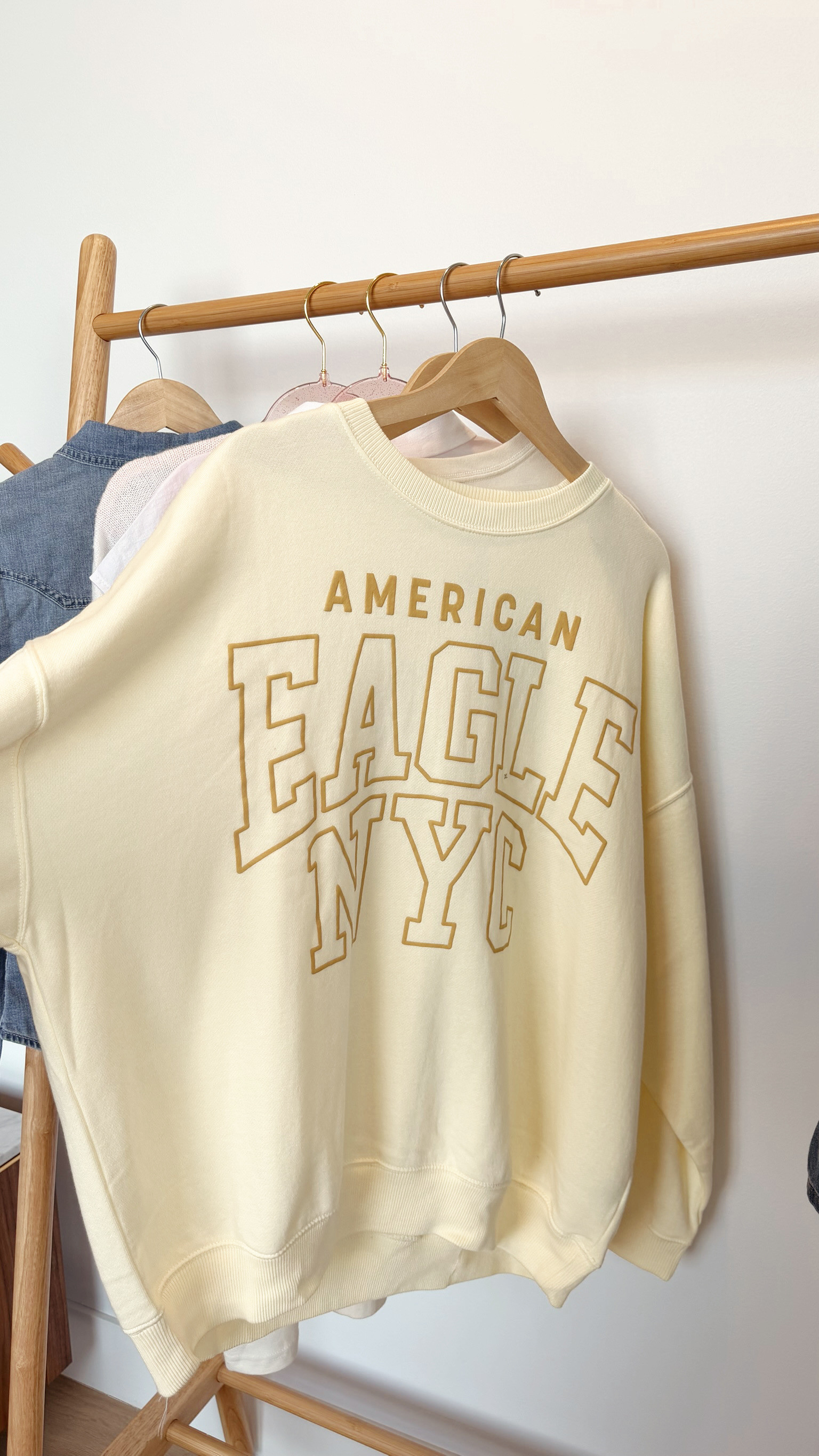 American Eagle sweatshirts >>>


#LTKAE #LTKfashion #LTKseasonal 

 