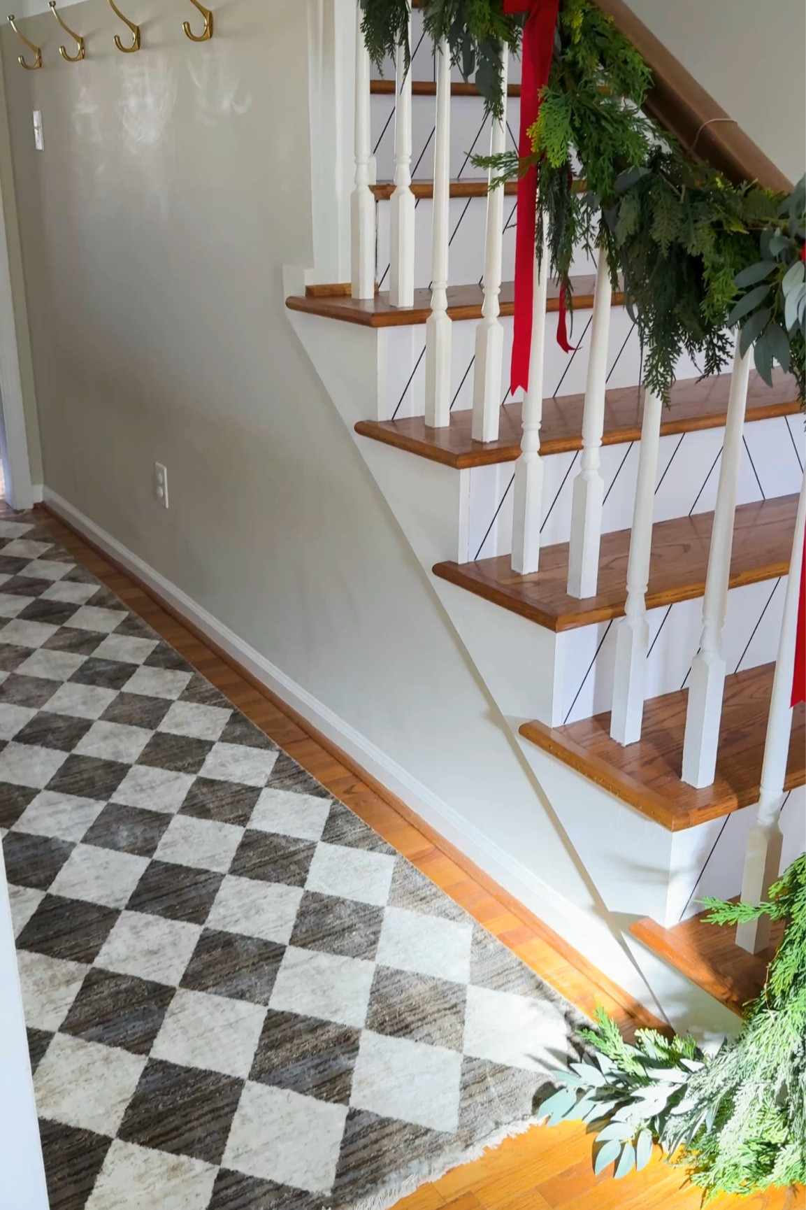 The checker runner in my hallway is the 2’6” x 10’. 
It has finally been restocked! 

I also have yhe 8 ft runner I rotate through my kitchen.

#LTKHome #LTKStyleTip