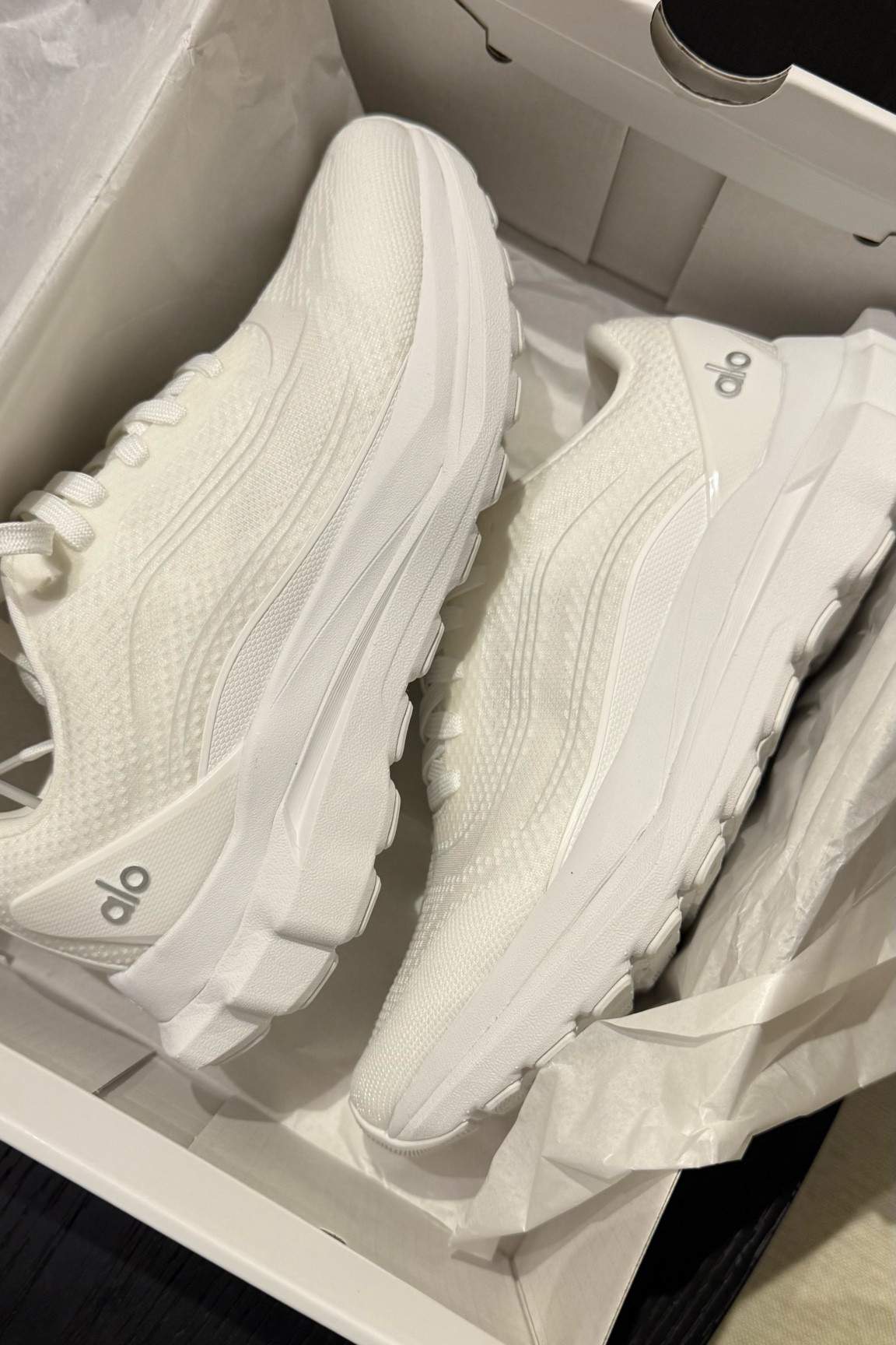 love my alo runners!!! they look cute for workouts and have the perfect platform to wear with athleisure 🤍 they run true to size! 