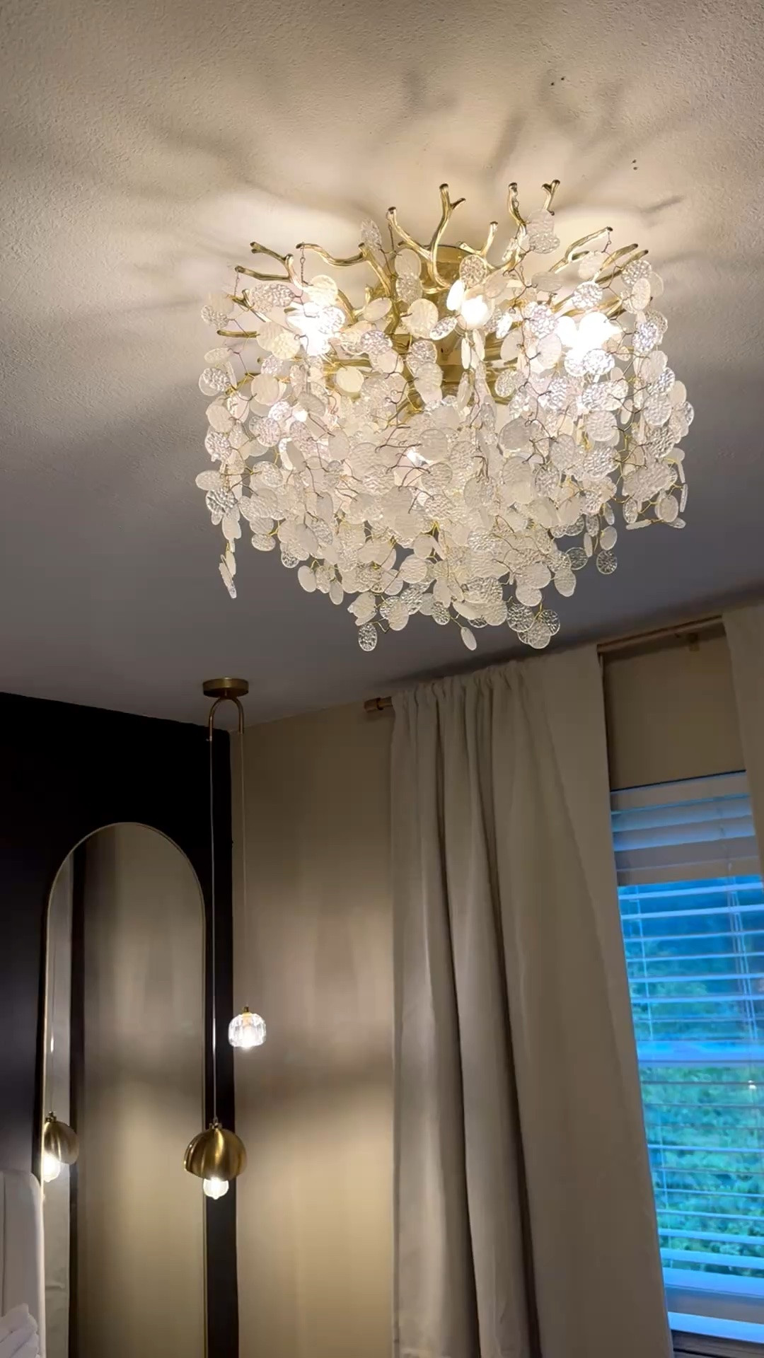 Such a gorgeous Chandelier and it is adjustable 👏🏽

#LTKSaleAlert #LTKHome