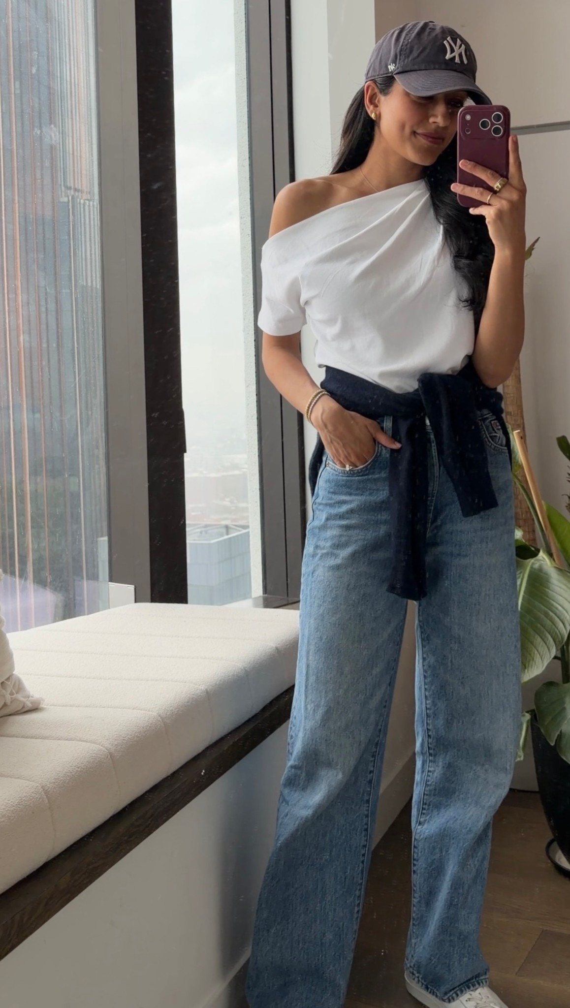 Yankees game day outfit 
Wearing a size xs in this tee and 25 in the jeans both are TTS