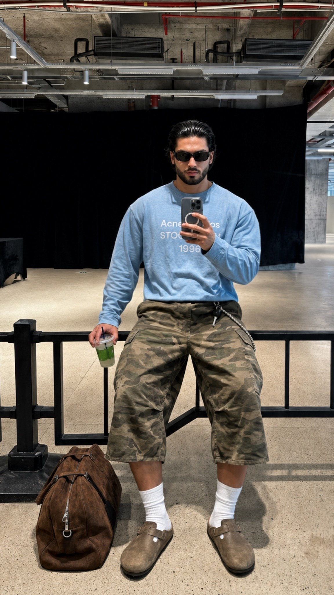 The daily uniform. 🤝
Testing out the proportions on this one—balancing a faded Acne Studios long sleeve with heavy, oversized camo cargos. Kept the footwear classic with the suede clogs and high white socks to ground the boxy silhouette. Perfect low-key look for a travel day or catching a flight.
🔍 Fit details: Wearing a size XL in the top for that perfect relaxed drop.

#StreetwearStyle #AcneStudios #Gorpcore #MensFashion #LTKmens #OversizedFit #Outfitoftheday

#LTKdayinmylife #LTKgrwm #LTKTall