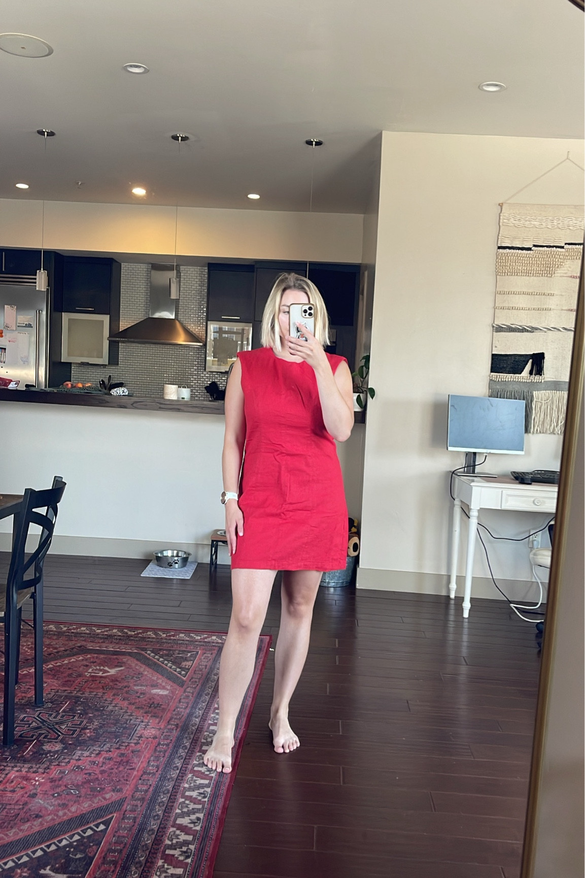 Medium petite! Fits perfectly. Need to steam but here is it on. 