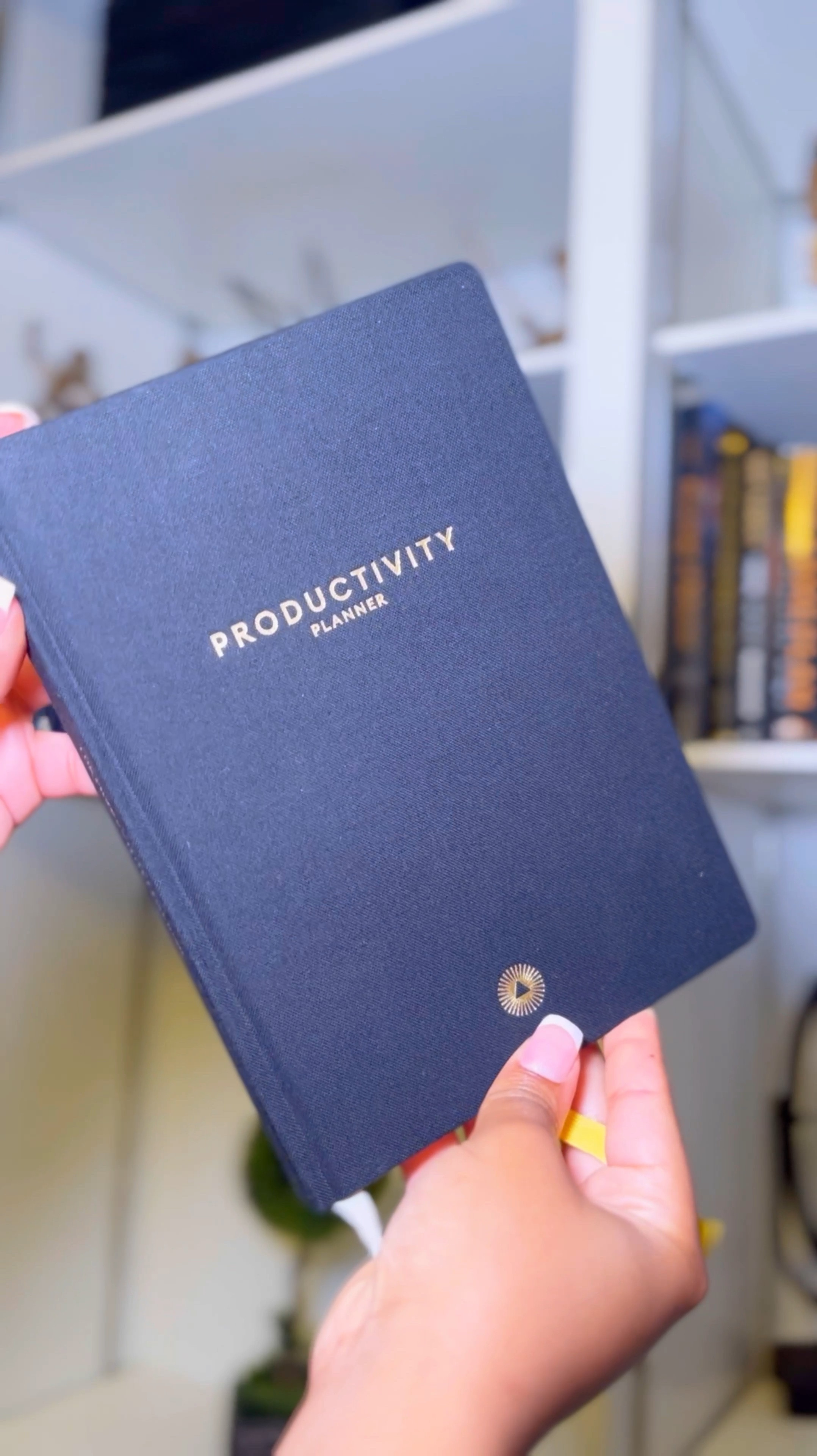 Unlock your full potential and conquer your day with the Intelligent Change Productivity Planner!