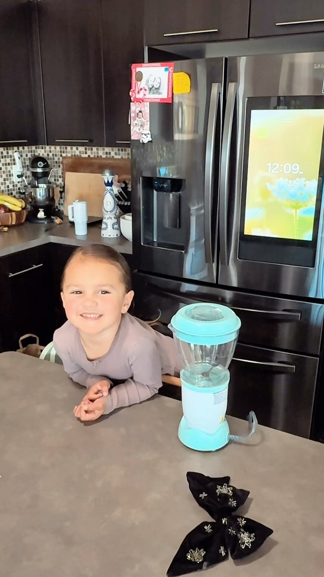 make a smoothie with me and my girl 🩷 
 
Making smoothies and popsicles for this summer is going to be so easy with the Nutribullet Baby blender 🩵

#LTKdayinmylife #LTKKids #LTKHome