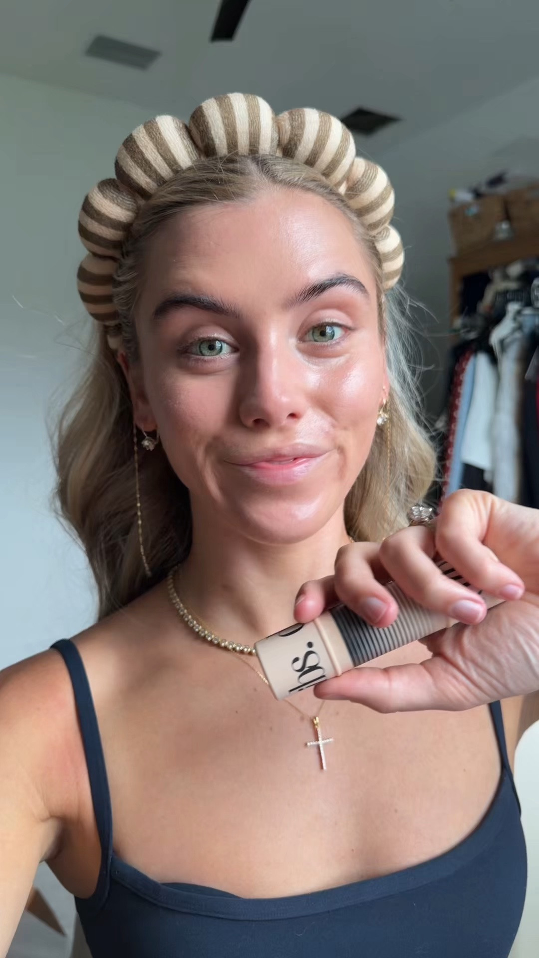 foundation is on this is everything else I’m applying to my skin to get glowy, perfect looking skin with my everyday makeup 😚 the base is where I spend the most time and attention for my makeup because if the base makeup is perfect then the rest of the makeup will be perfect 😚 the goal is glowy, skin like makeup that covers up the acne!! BASE: ELTA MD SPF, Iconic London primer, Iconic London Illuminator shade original, foundation (Haus labs shade 220; tower 28 shade 7C; MPH foundation shade medium 150N) Dibs beauty desert island duo shade 4 for cream bronzer. BK Beauty cream blush shade poppy. Tower 28 beauty concealer shade ATLA. Kosas cloud set powder shade translucent. Dibs beauty baked bronzer shade caramel cappuccino. Kosas powder blush shade butterflies. benefit cosmetics clear brow gel. Kosas soul glazer mascara shade brown. My setting spray concoction is Saie City Set Setting Spray layer before lashes and lip and after lashes and lips then finished off with L’Oréal Paris infallible setting spray. Laka lip liner shade burnt brown with tower 28 plumping lip gloss in only choice.

#makeuptutorial #makeuproutine #getreadywithme #glowymakeup #makeuphacks