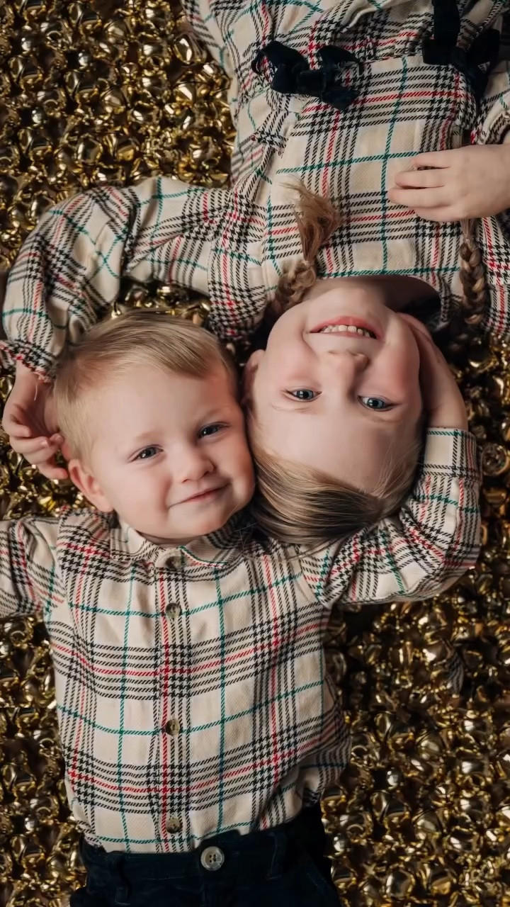 12 Days of Christmas Photo Ideas starts NOW✨ I waited all year for this…so here are three jingly ideas to kick things off because I couldn’t decide on just one🔔🎄 Which is your favorite?!🤗

Pajamas are from @littlesleepies 
Matching plaid outfits are from @rufflebutts 

These were all shot on my @nikonusa Z6 with my 24-70mm f/2.8 lens and edited in @lightroom 

#12daysofchristmasphotos #christmasphotoideas #christmasphotos #christmasinspiration #holidayphotoshoot