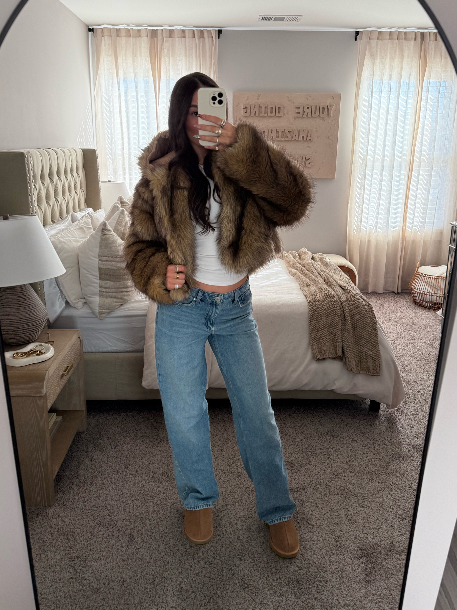 Cropped fur 🤎

#LTKStyleTip #LTKSeasonal
