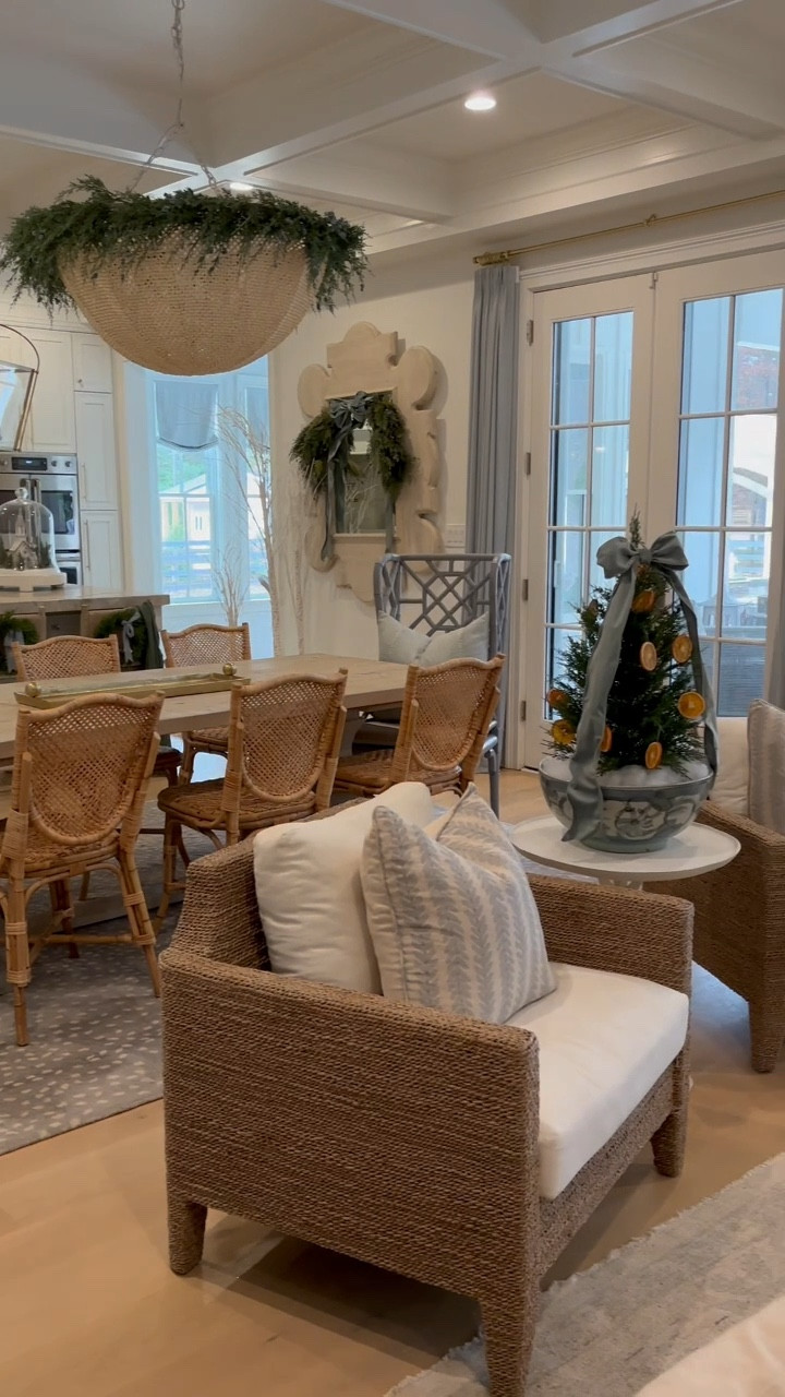 New Ballard Designs affordable rattan dining chairs on sale!

Rattan woven club chairs
Blue grandmillenial custom pillow cases
Blue pleated curtains 
Antelope area rug
Oversized gothic mirror 
Lantern pendant lamps
Light fixtures
Beaded chandelier
Gallery wall
Floral decorative oversized bowl
Neutral counter stools


#LTKSaleAlert #LTKFindsUnder100 #LTKStyleTip