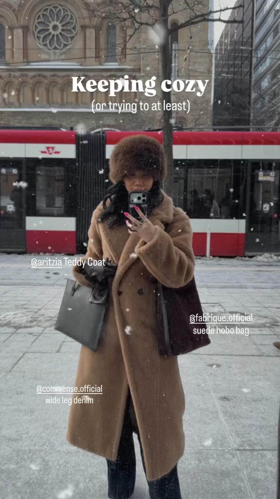Keeping cozy (or at least trying to) ❄️🤍
Layering up in my @aritzia teddy coat with wide-leg denim, plus the perfect suede hobo bag from @fabrique.official and a few elevated basics from @commense.official.
Soft textures, warm neutrals, and an easy winter outfit I’ll be wearing on repeat.